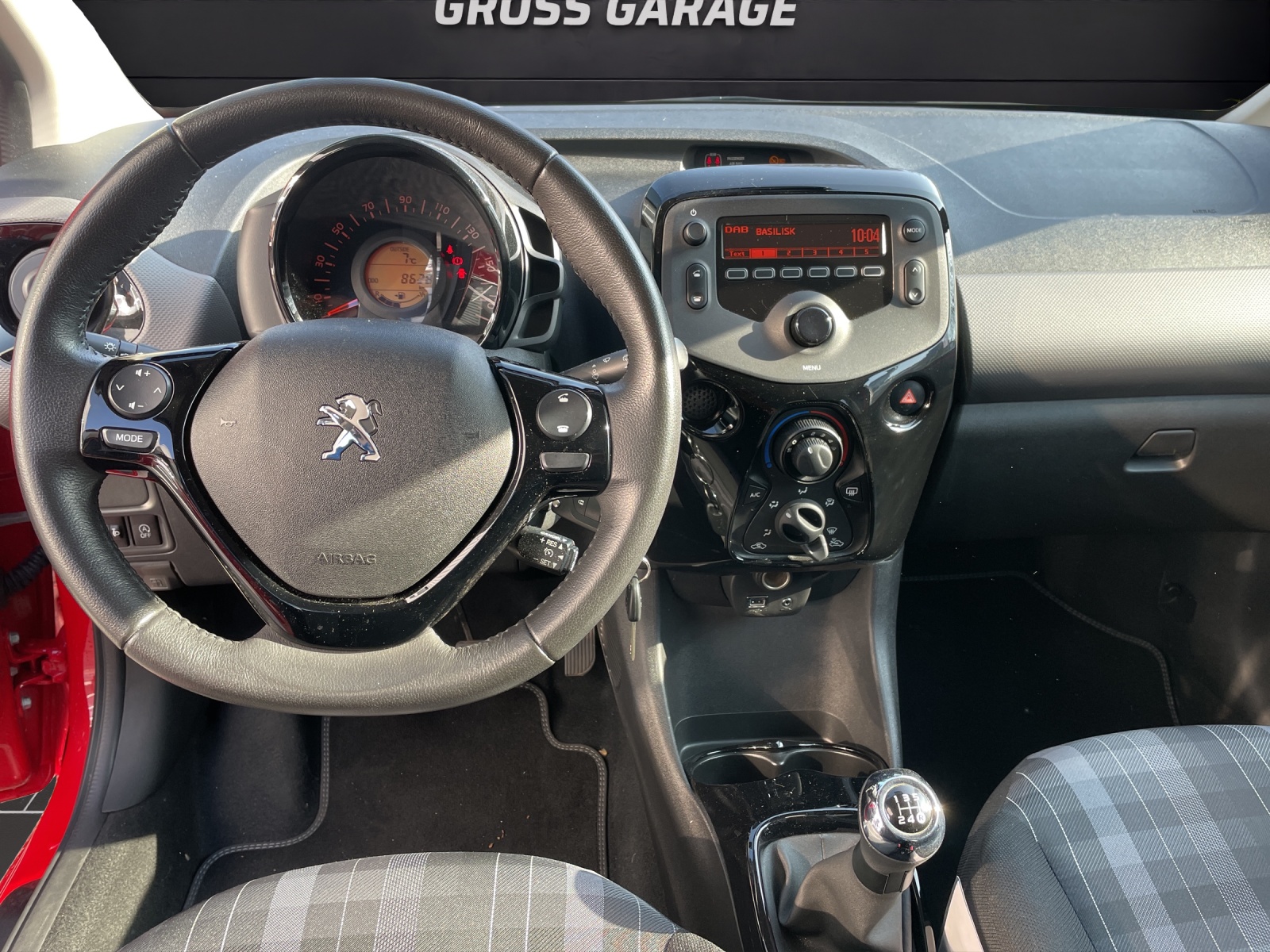 PEUGEOT 108 1.0 VTi Style-image-5