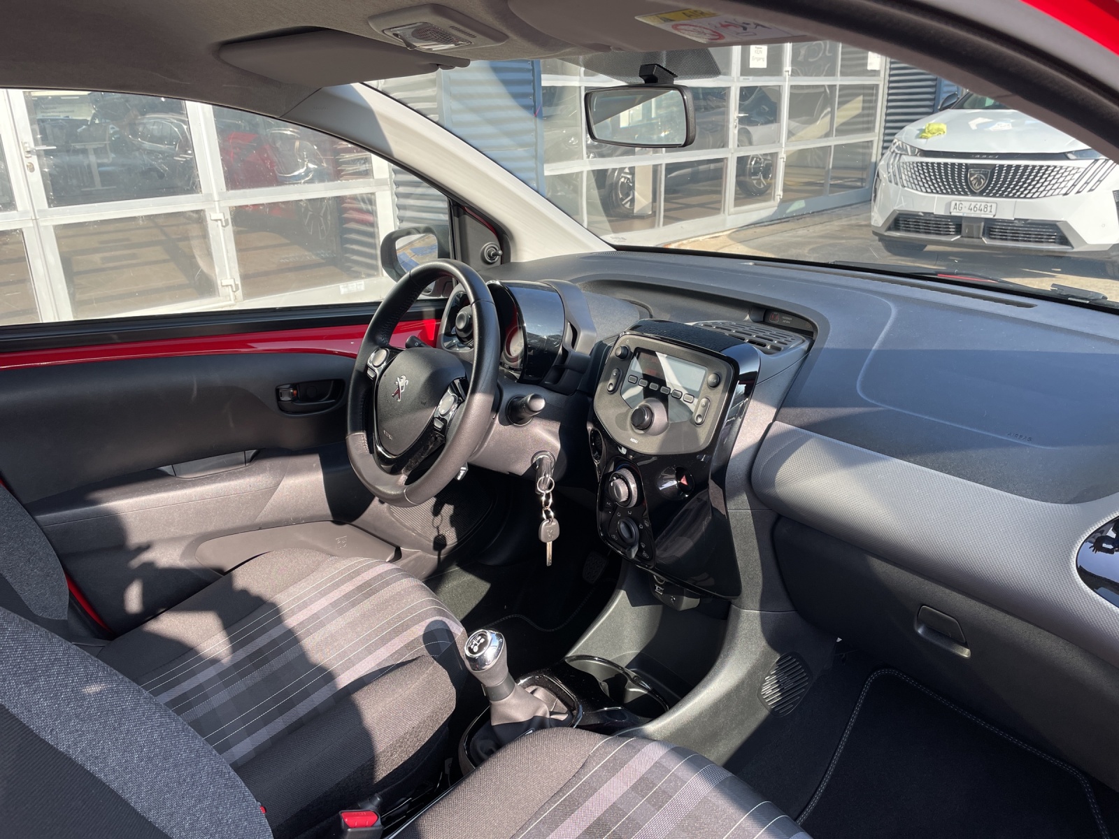 PEUGEOT 108 1.0 VTi Style-image-11