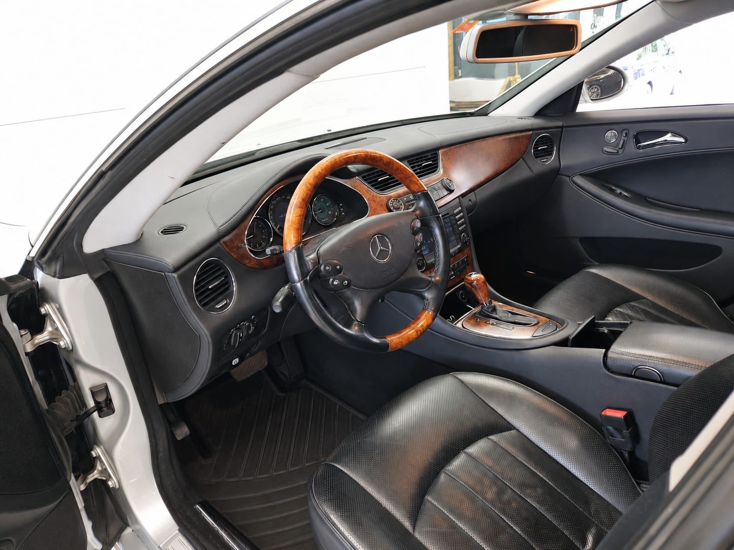 MERCEDES-BENZ CLS 320 CDI 7G-Tronic *CH-Fahrzeug* *Top Ausstattung*-image-5