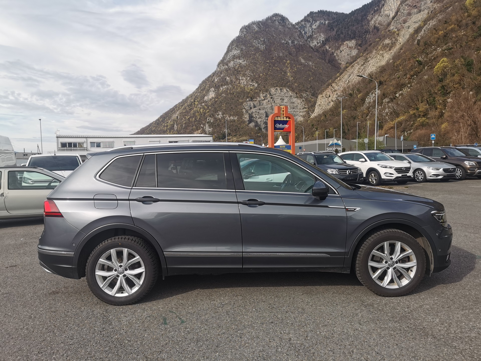VW Tiguan Allspace 2.0TSI Comfortline 4Motion DSG-image-3