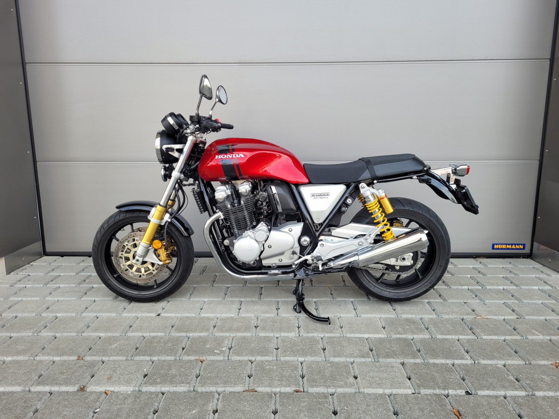 HONDA CB 1100 RS-showroom-element-1