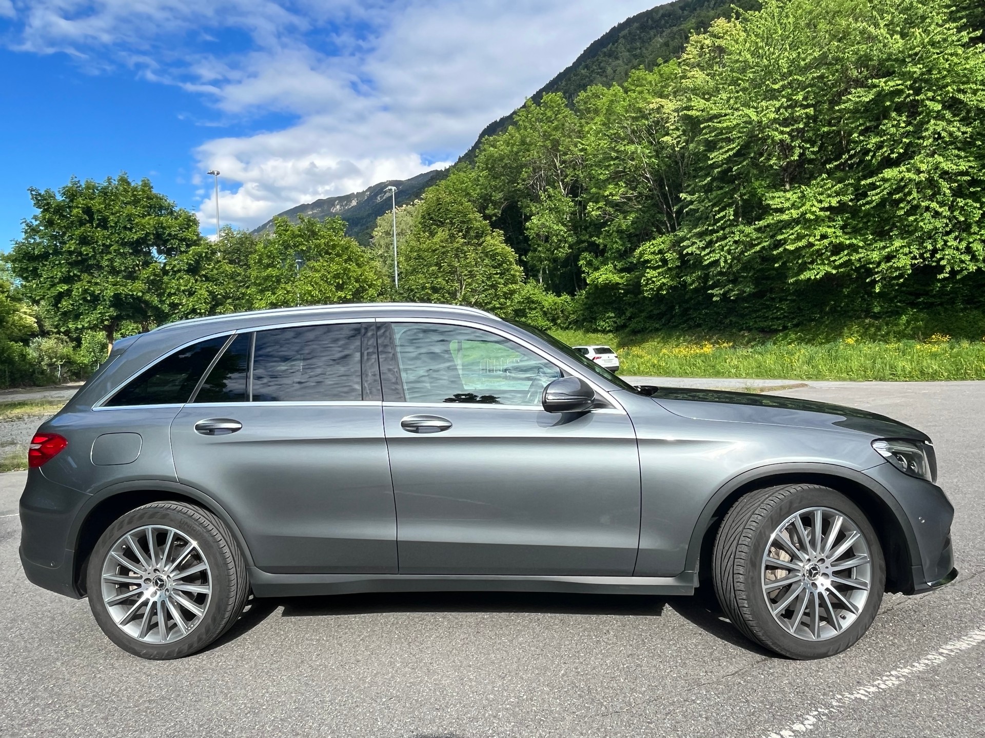 MERCEDES-BENZ GLC 250 d AMG Line 4Matic 9G-Tronic-image-2