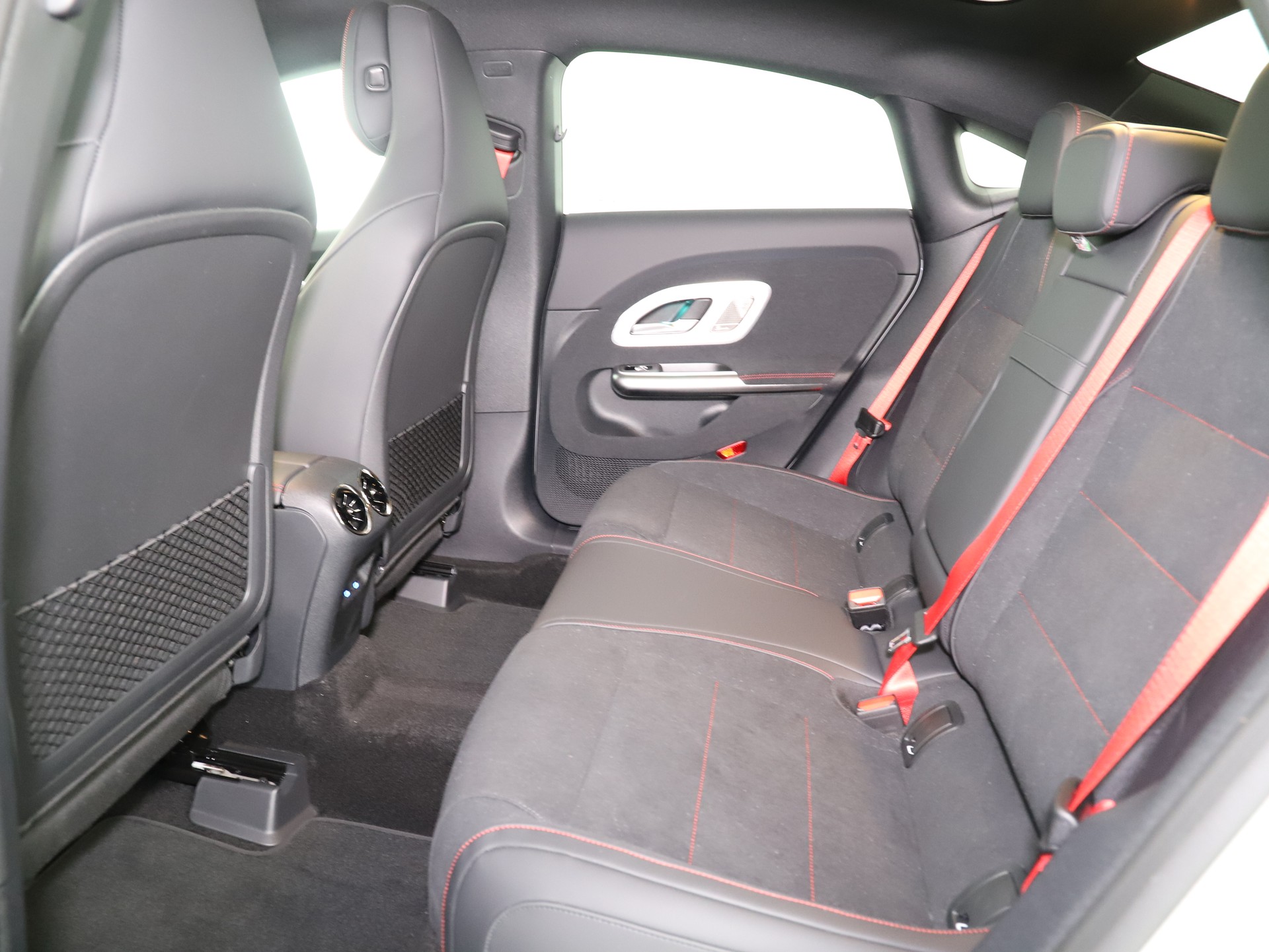 MERCEDES-BENZ CLA 220 8G-DCT-image-10