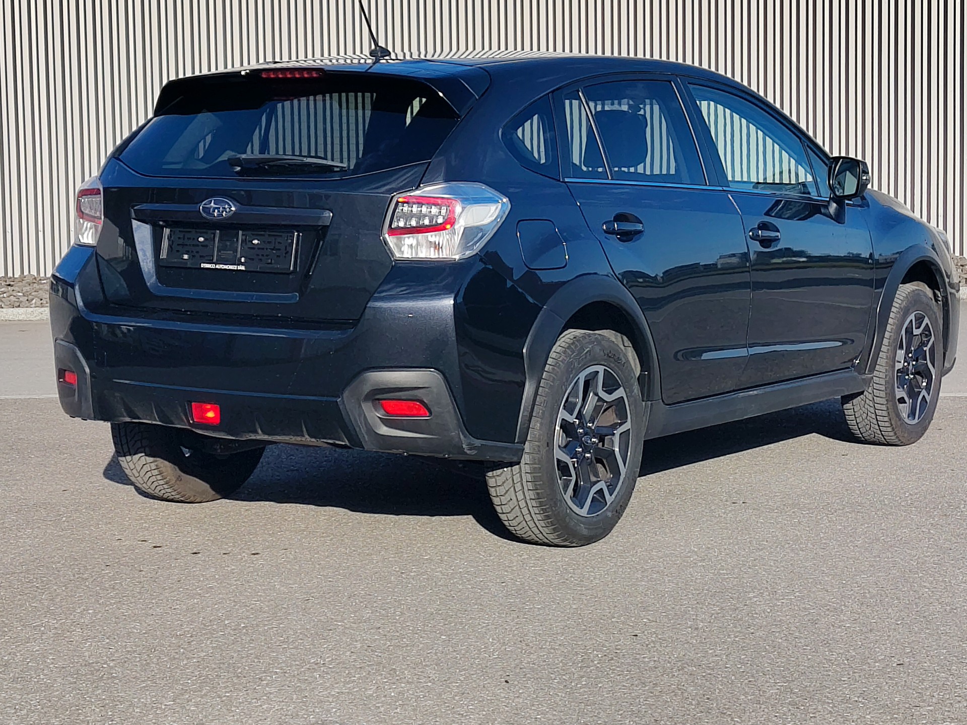 SUBARU XV 2.0 Swiss Three AWD CVT-image-3