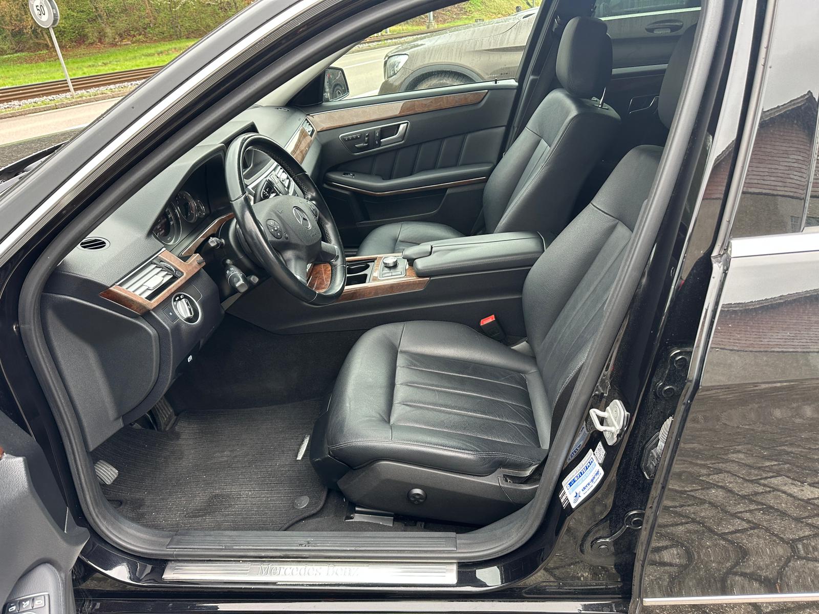MERCEDES-BENZ E 350 CDI BlueEfficiency 4Matic 7G-Tronic-image-11