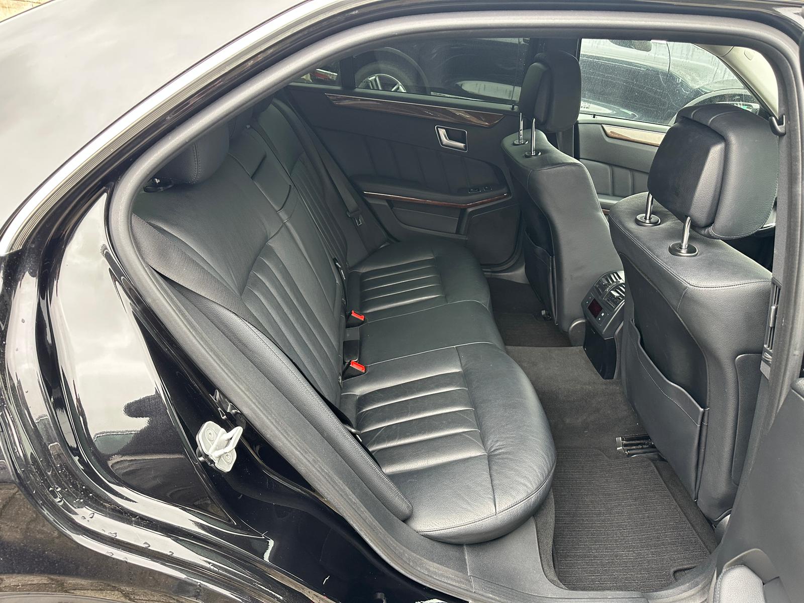 MERCEDES-BENZ E 350 CDI BlueEfficiency 4Matic 7G-Tronic-image-13