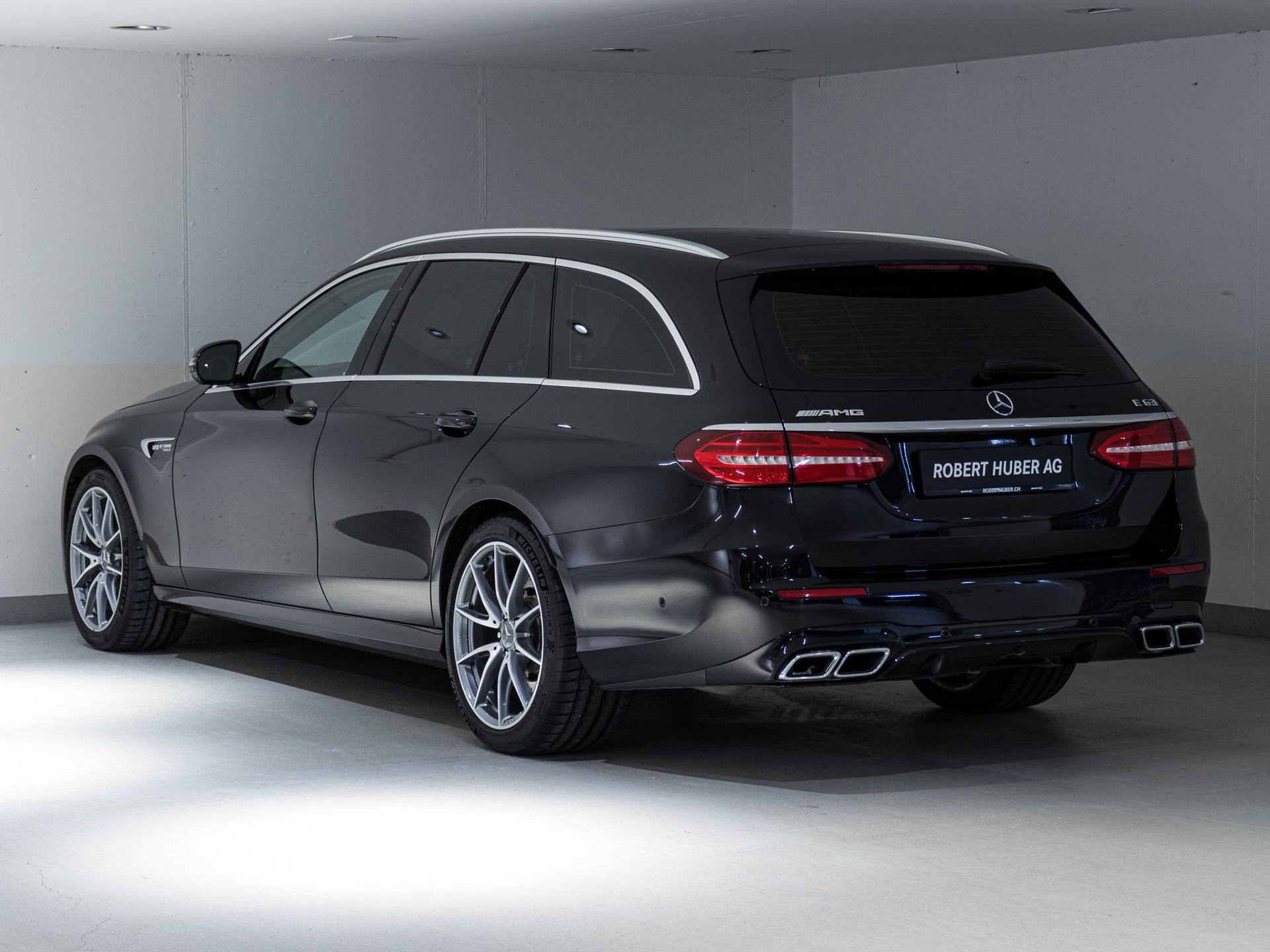 MERCEDES-BENZ E 63 AMG 4MATIC+ T-Modell-image-3