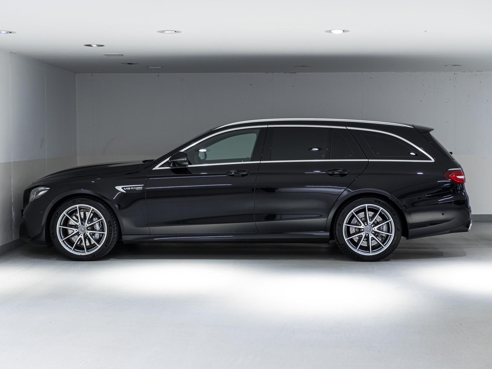 MERCEDES-BENZ E 63 AMG 4MATIC+ T-Modell-image-4