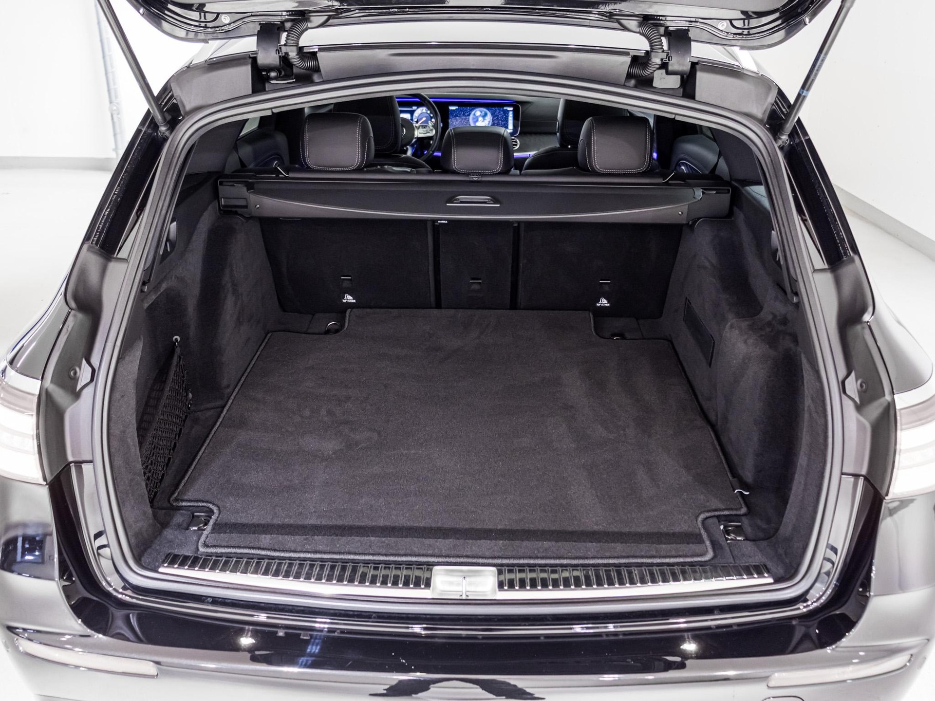 MERCEDES-BENZ E 63 AMG 4MATIC+ T-Modell-image-12