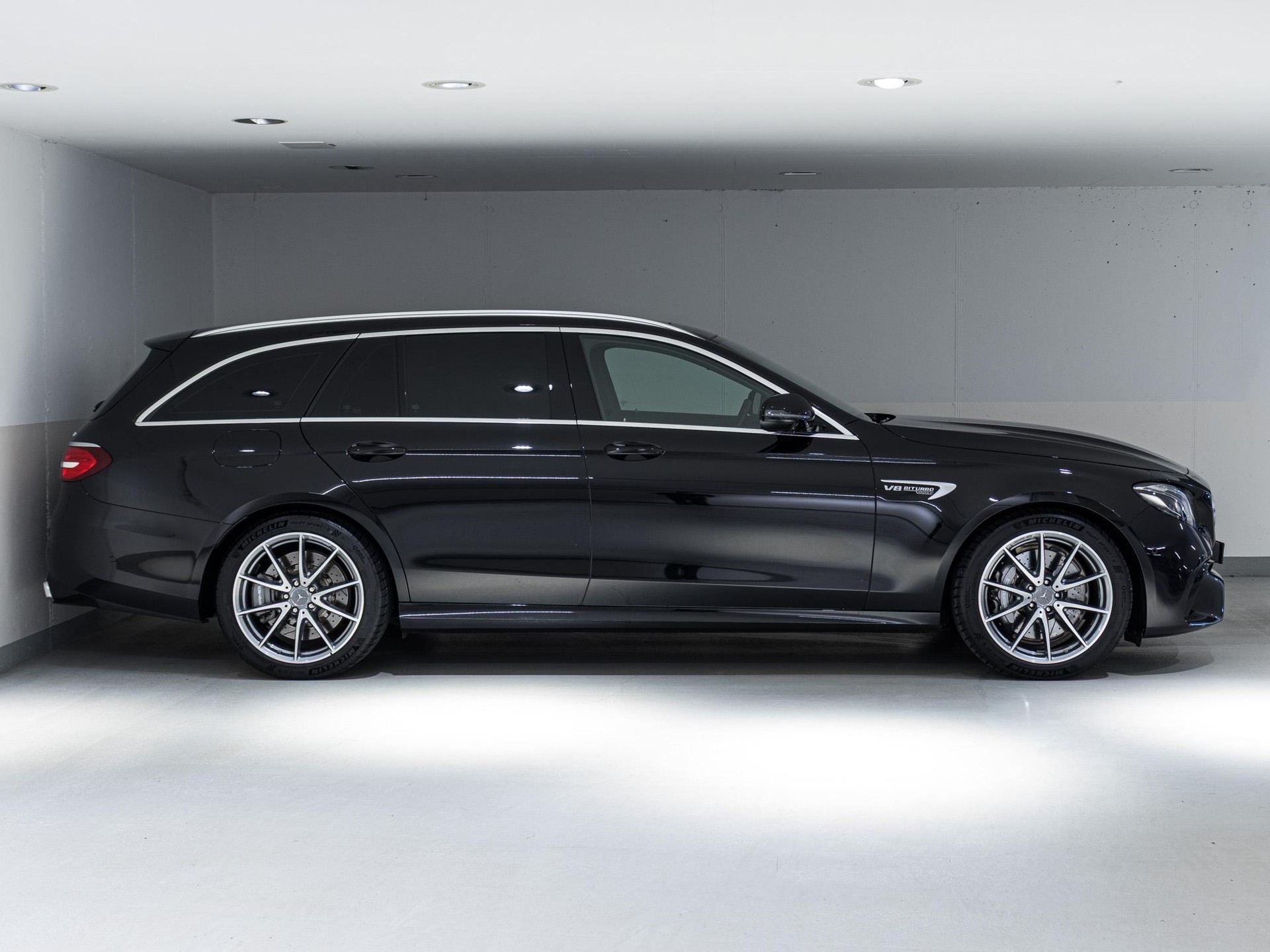 MERCEDES-BENZ E 63 AMG 4MATIC+ T-Modell-image-1