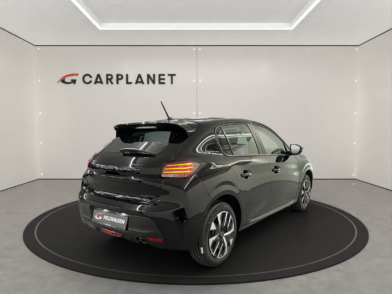 PEUGEOT 208 1.2 Hybrid Style-image-3