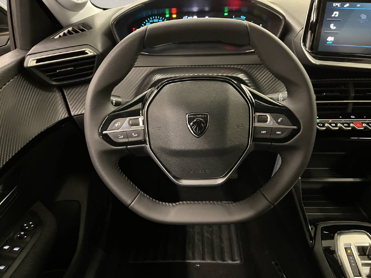 PEUGEOT 208 1.2 Hybrid Style-image-6