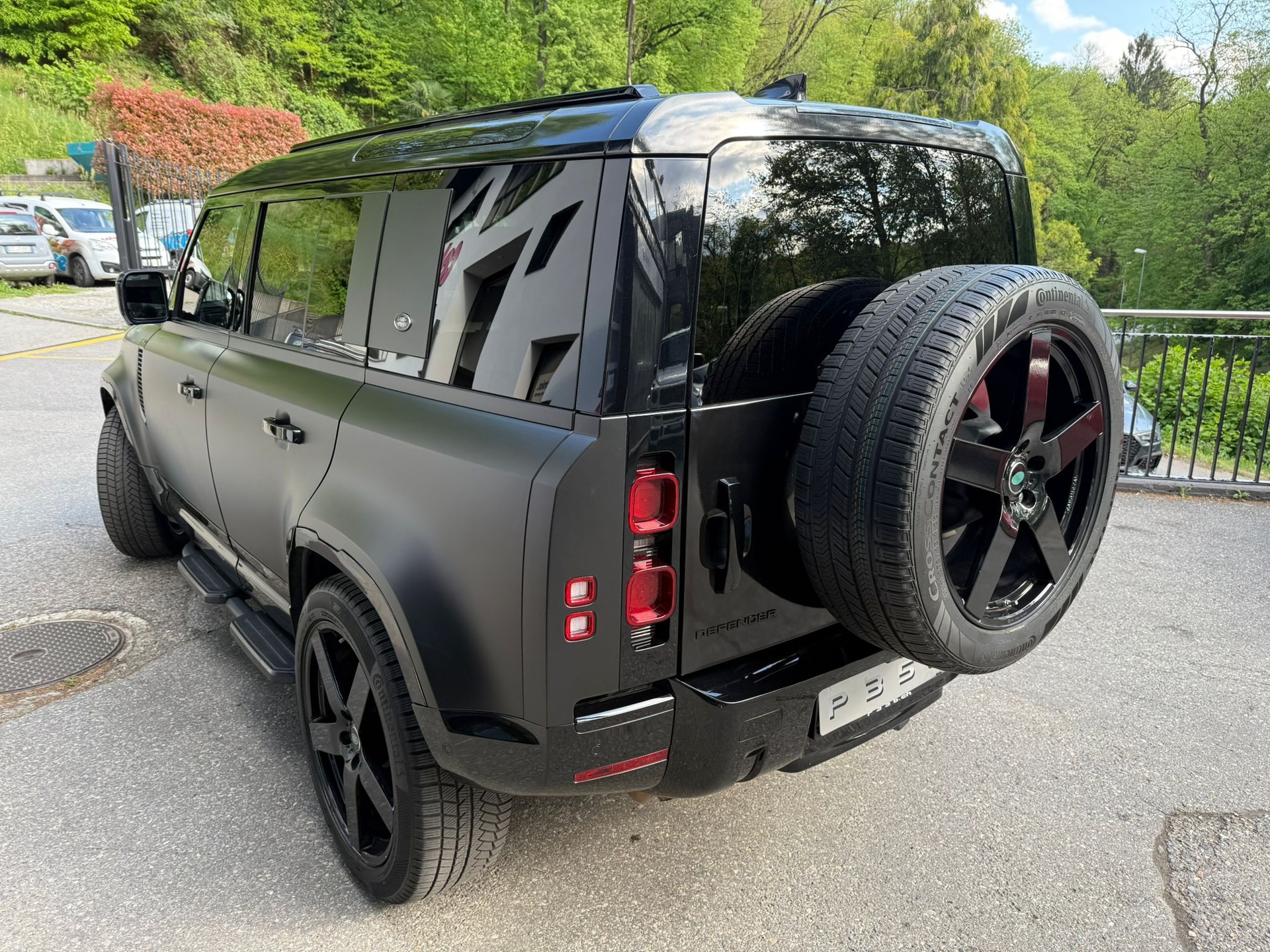 LAND ROVER Defender 110 D240 SD4 HSE AT8-image-6