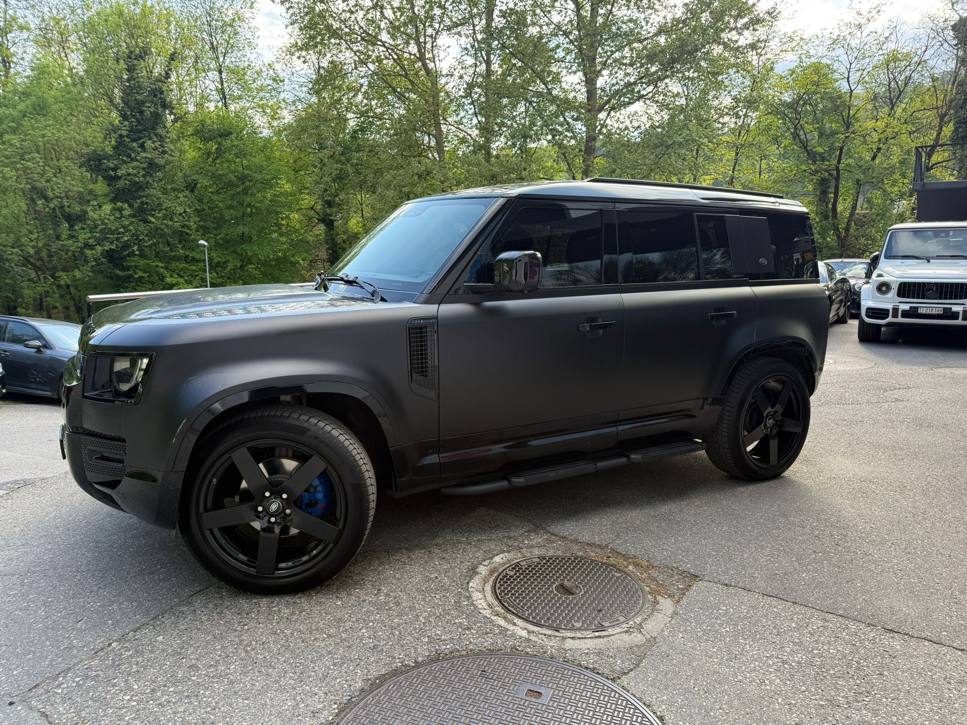 LAND ROVER Defender 110 D240 SD4 HSE AT8-image-7