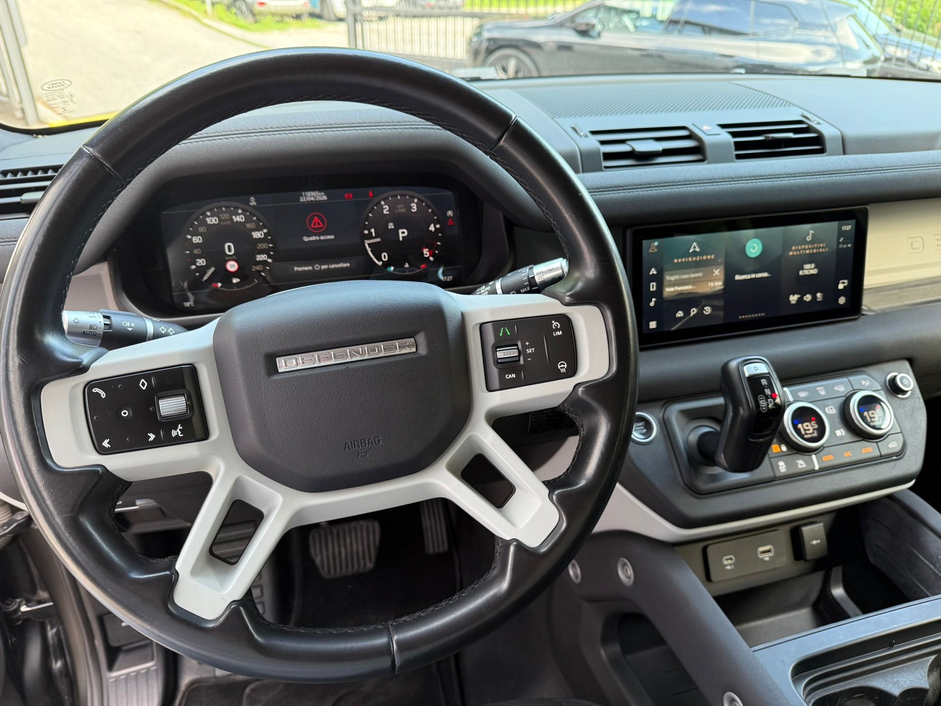 LAND ROVER Defender 110 D240 SD4 HSE AT8-image-10
