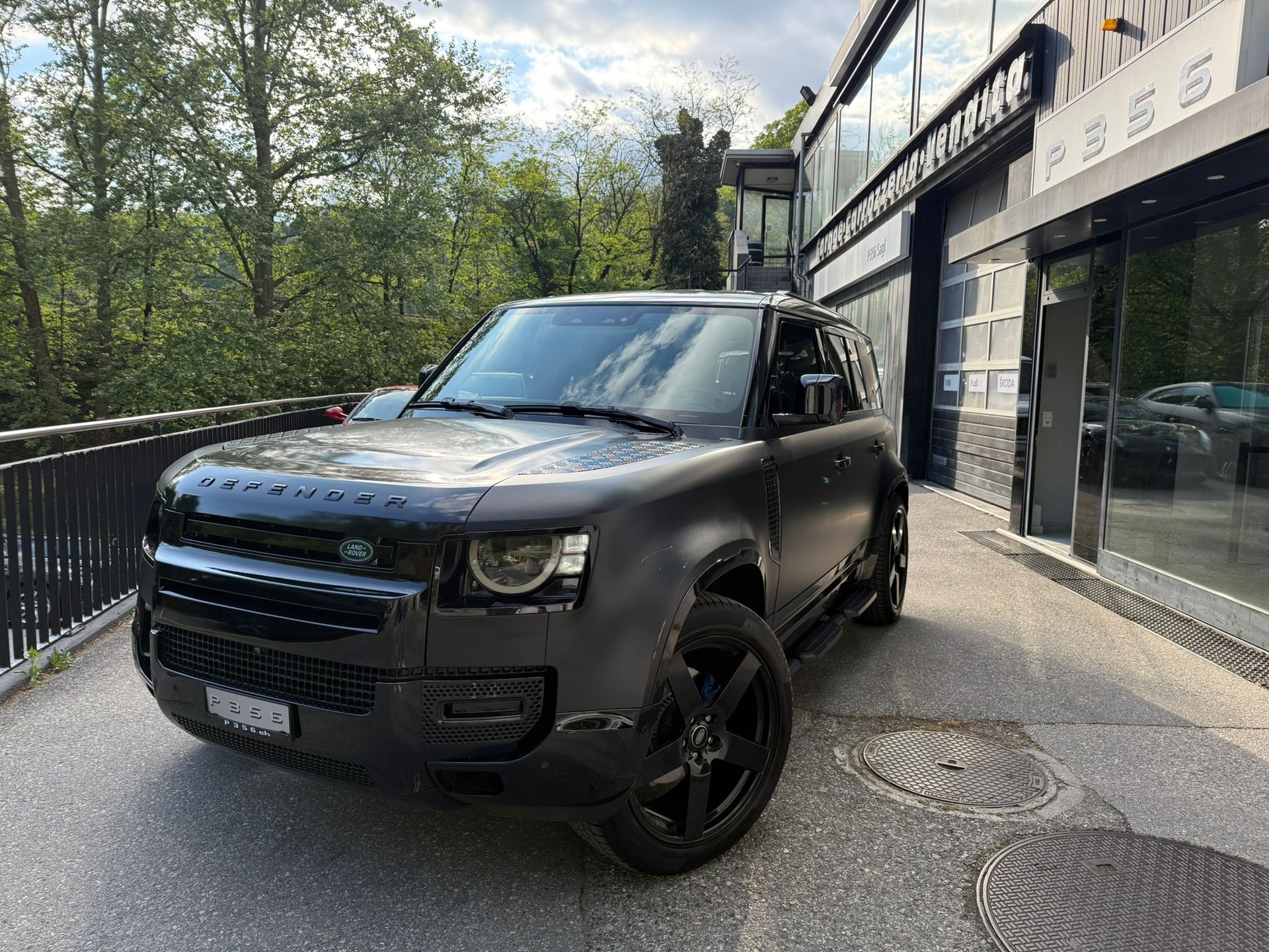 LAND ROVER Defender 110 D240 SD4 HSE AT8-image-0