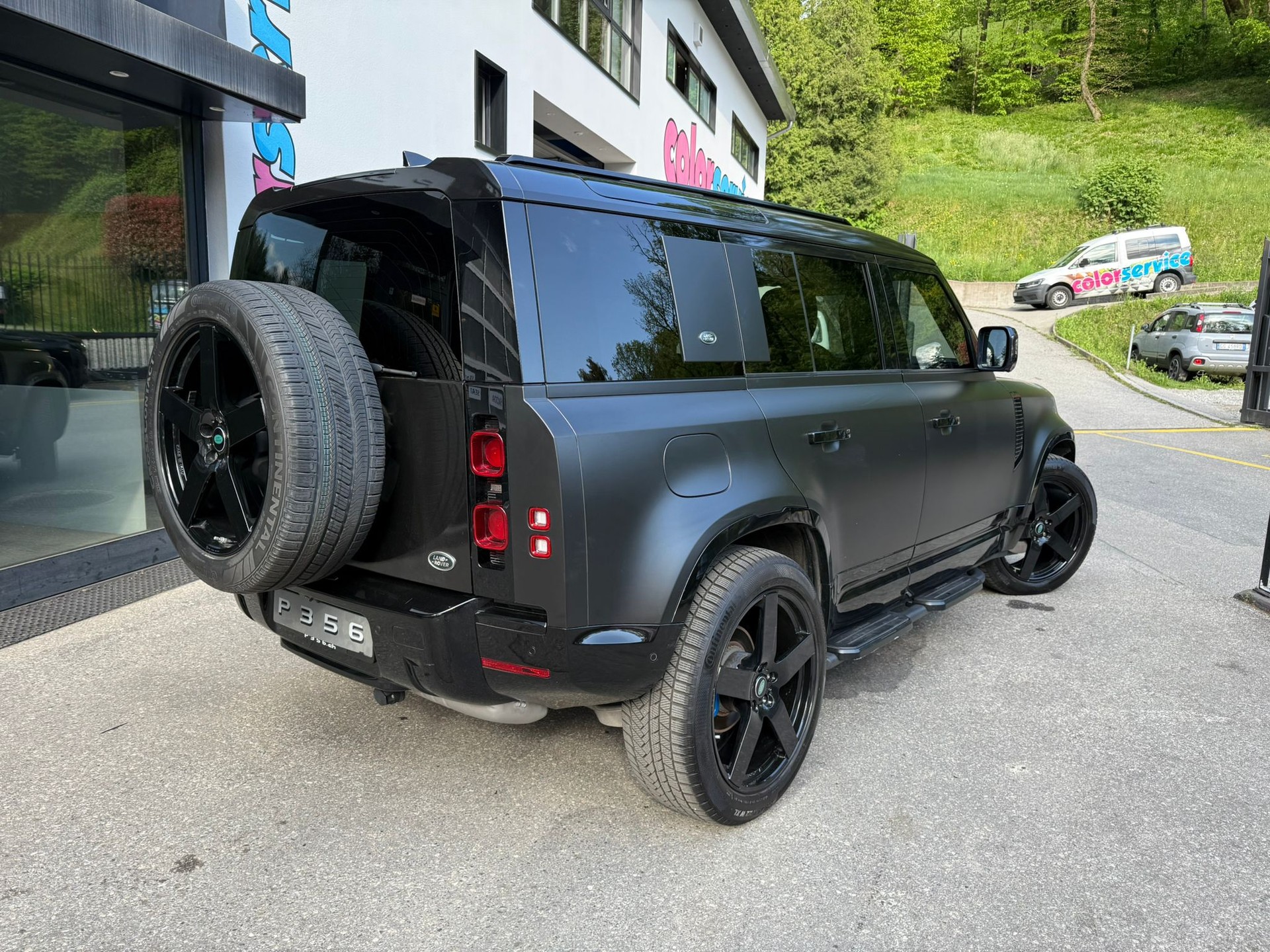 LAND ROVER Defender 110 D240 SD4 HSE AT8-image-4