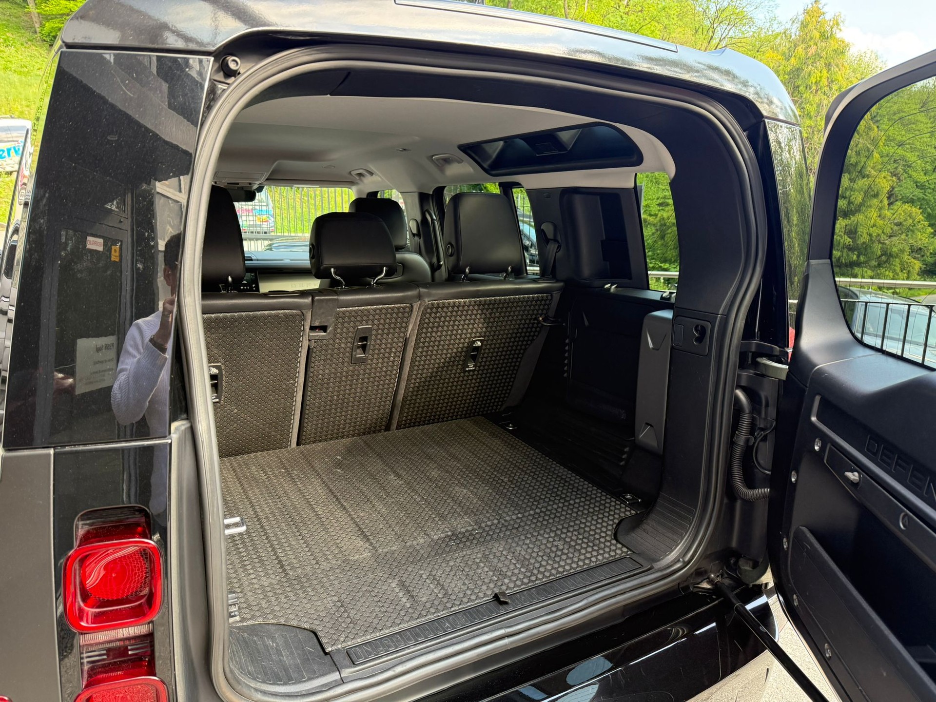 LAND ROVER Defender 110 D240 SD4 HSE AT8-image-13