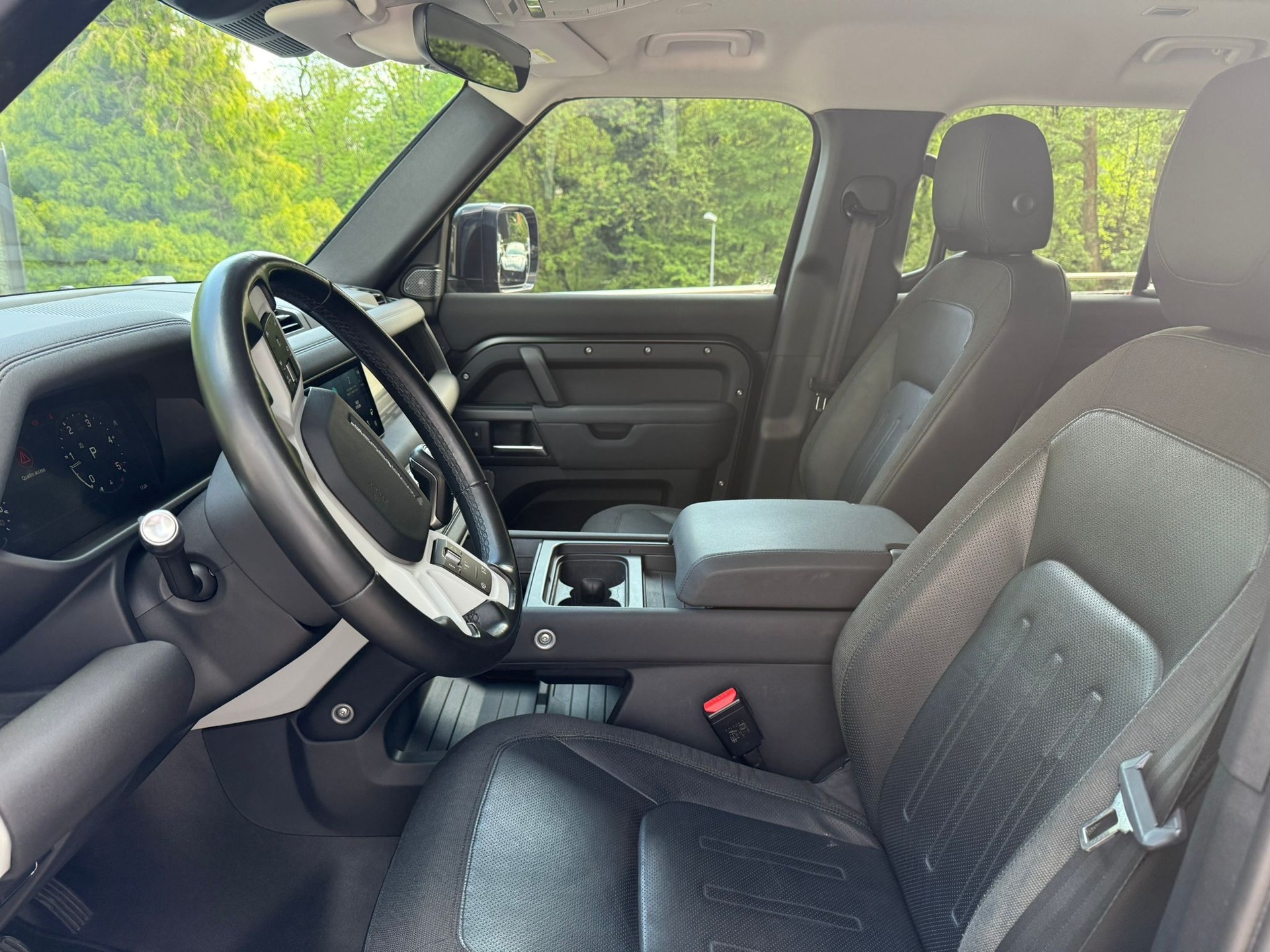 LAND ROVER Defender 110 D240 SD4 HSE AT8-image-8