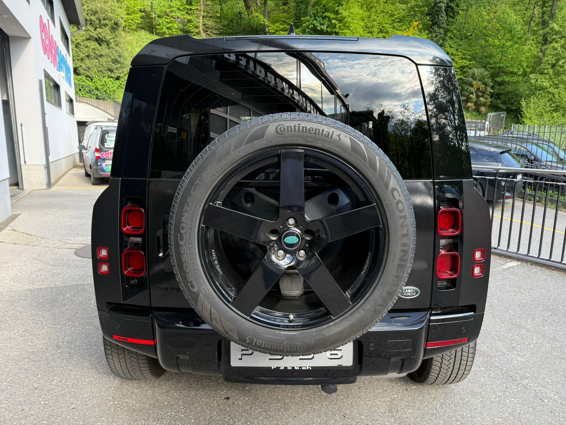 LAND ROVER Defender 110 D240 SD4 HSE AT8-image-5