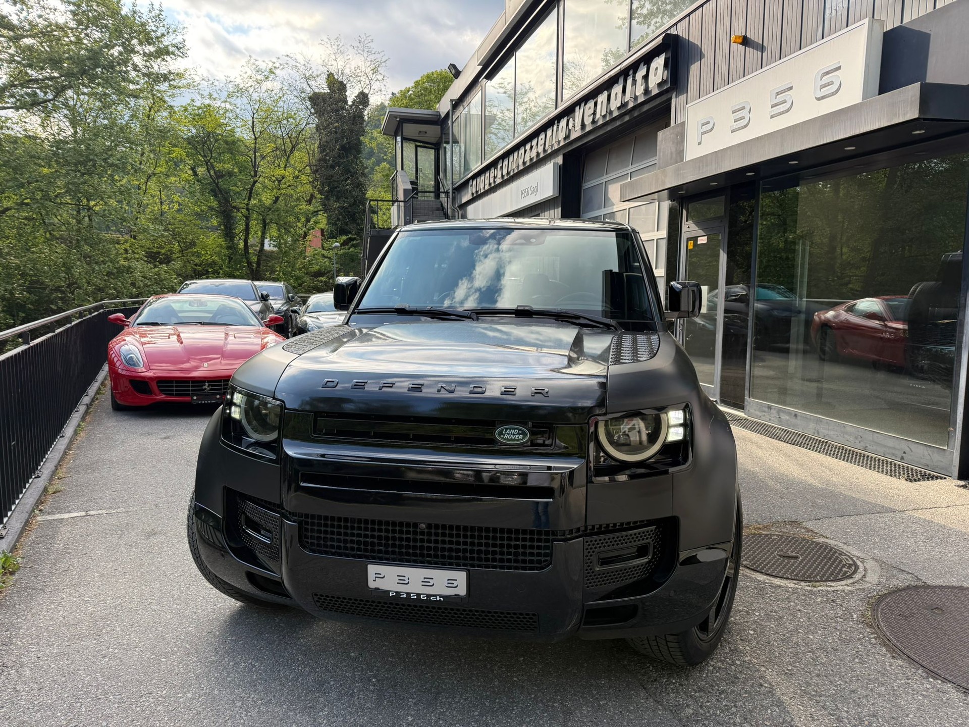 LAND ROVER Defender 110 D240 SD4 HSE AT8-image-1