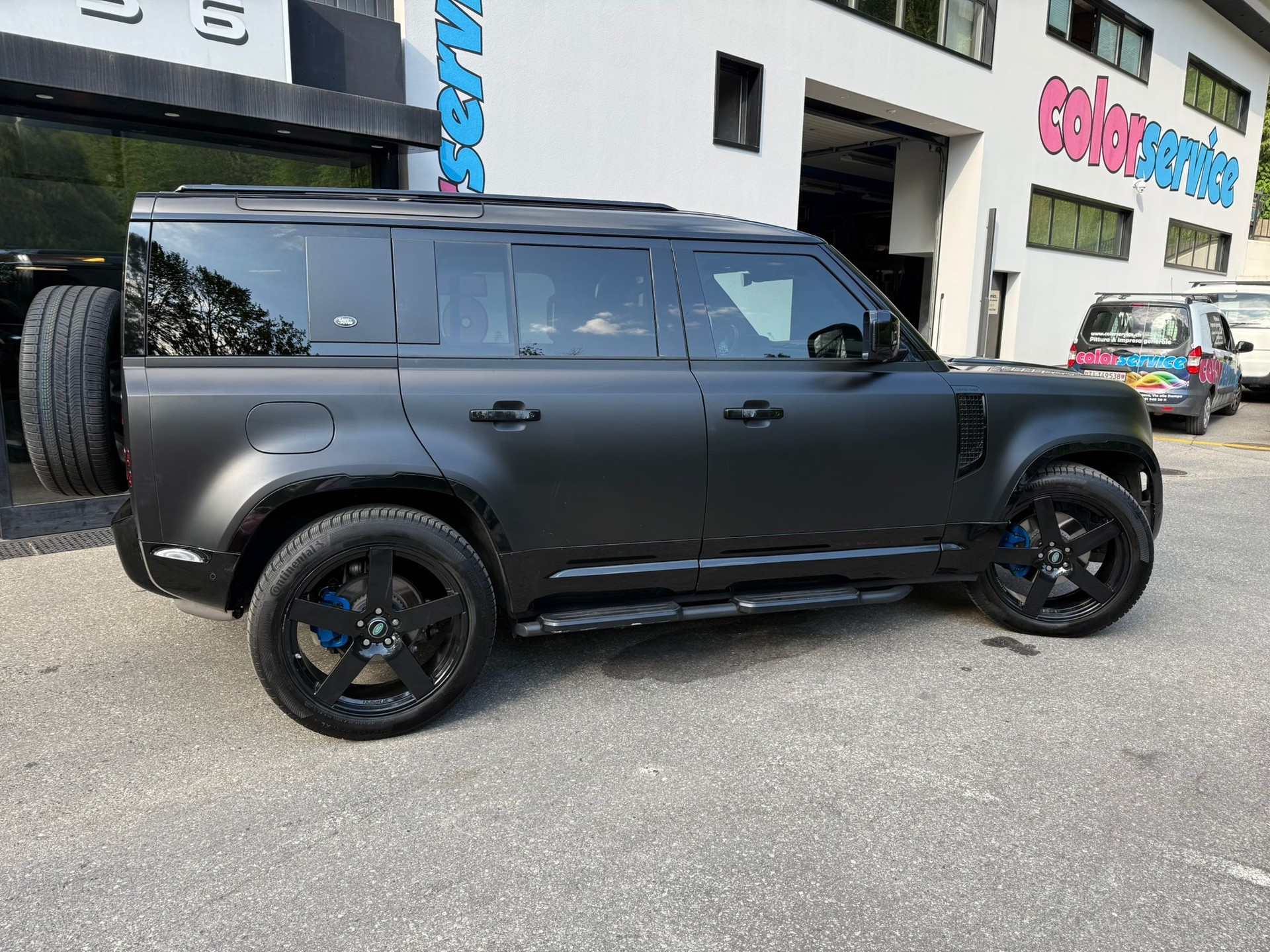 LAND ROVER Defender 110 D240 SD4 HSE AT8-image-3