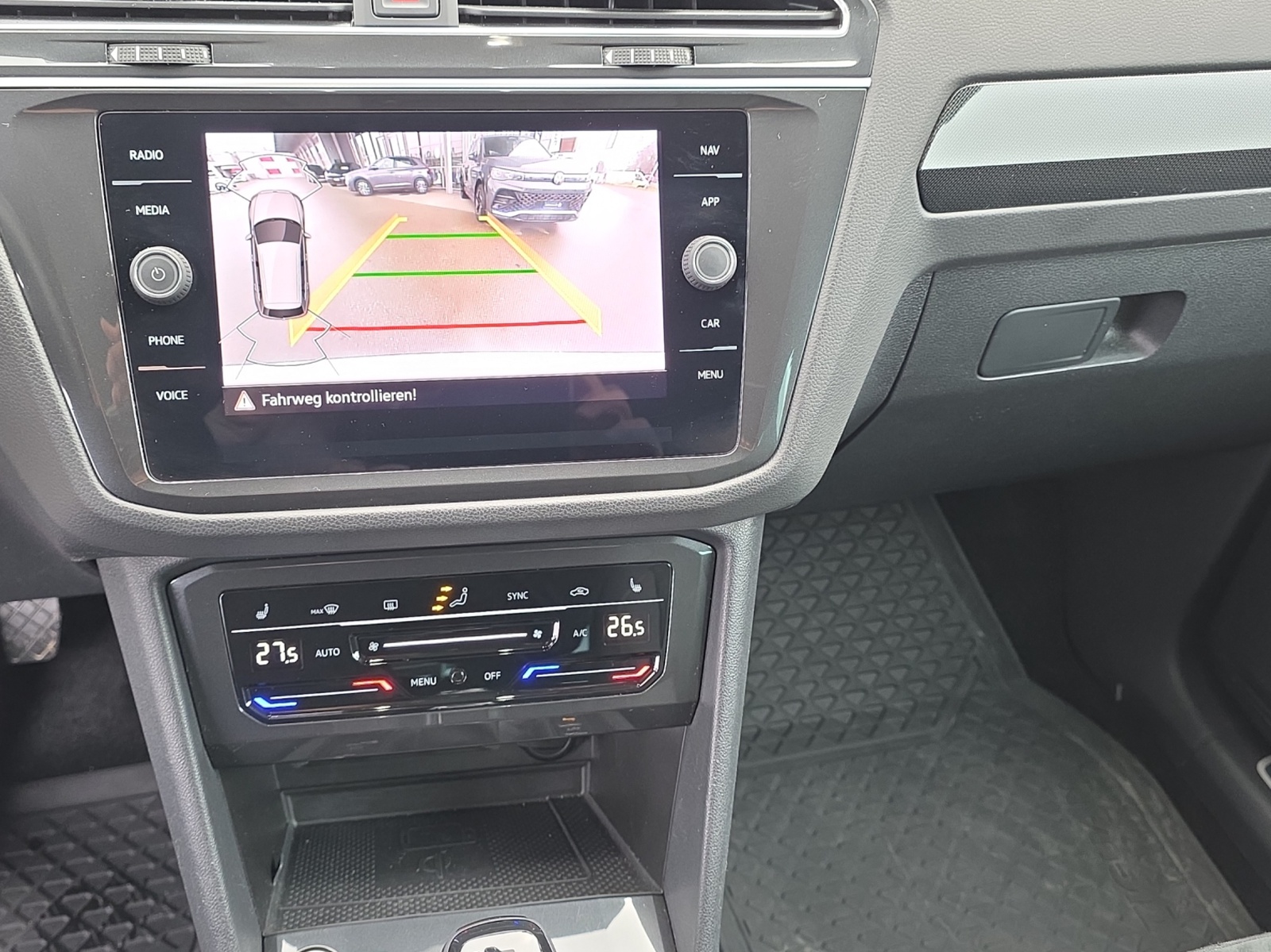 VW Tiguan 2.0 TDI SCR Elegance 4Motion DSG-image-10