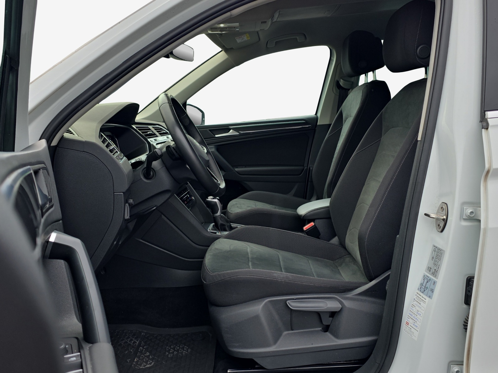 VW Tiguan 2.0 TDI SCR Elegance 4Motion DSG-image-7