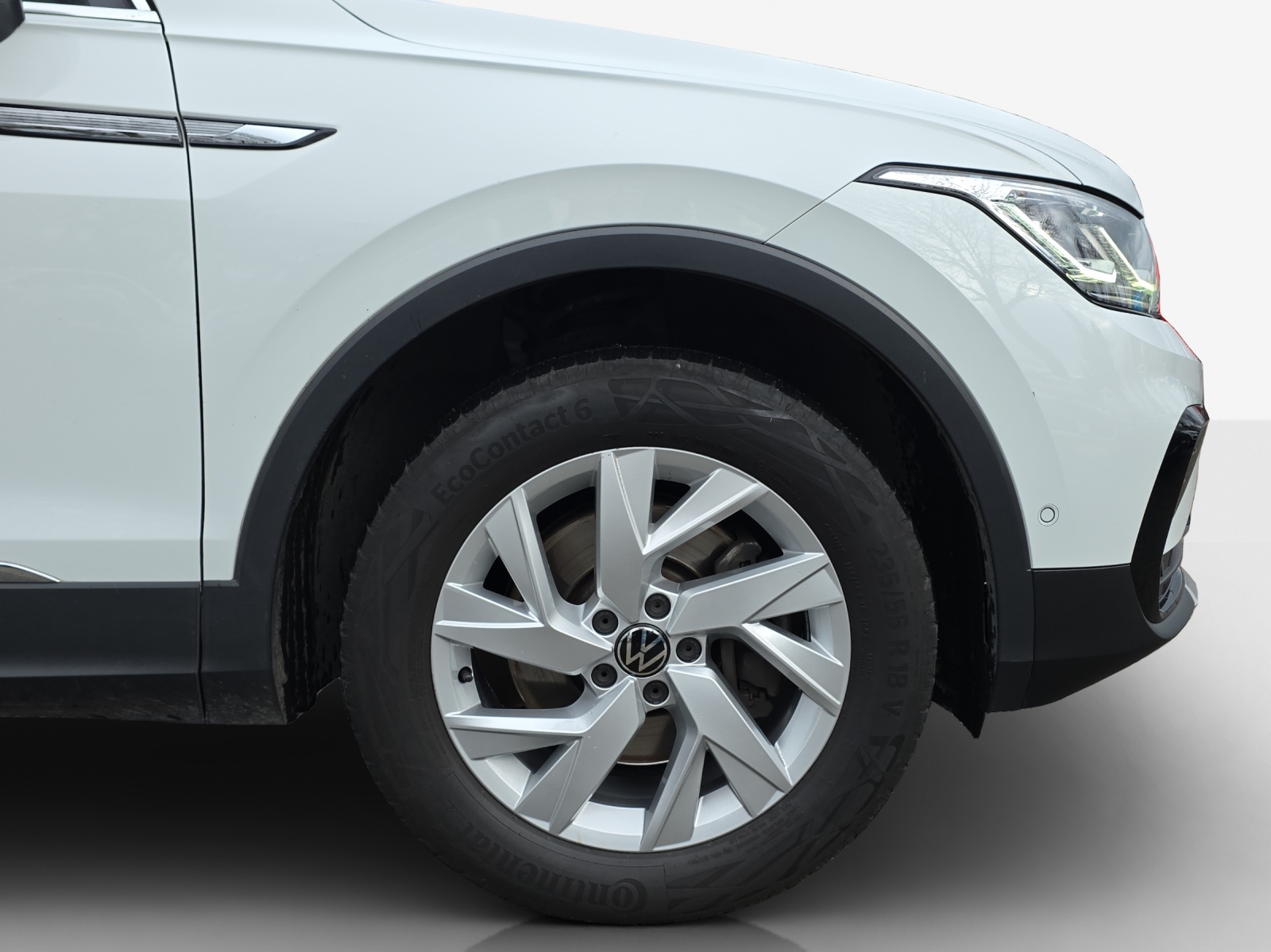 VW Tiguan 2.0 TDI SCR Elegance 4Motion DSG-image-13