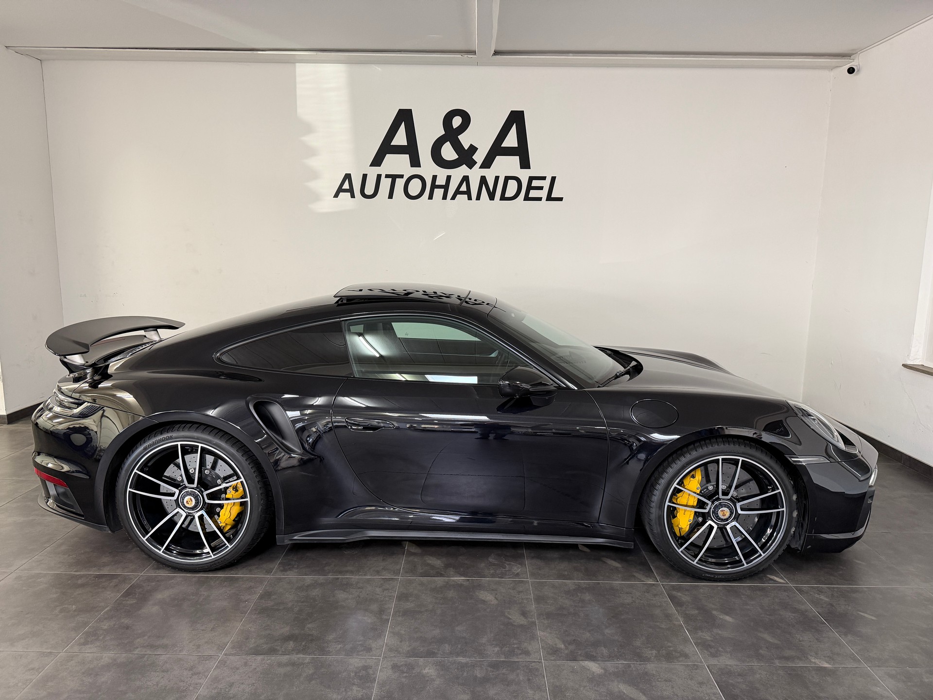 PORSCHE Turbo S-showroom-element-2