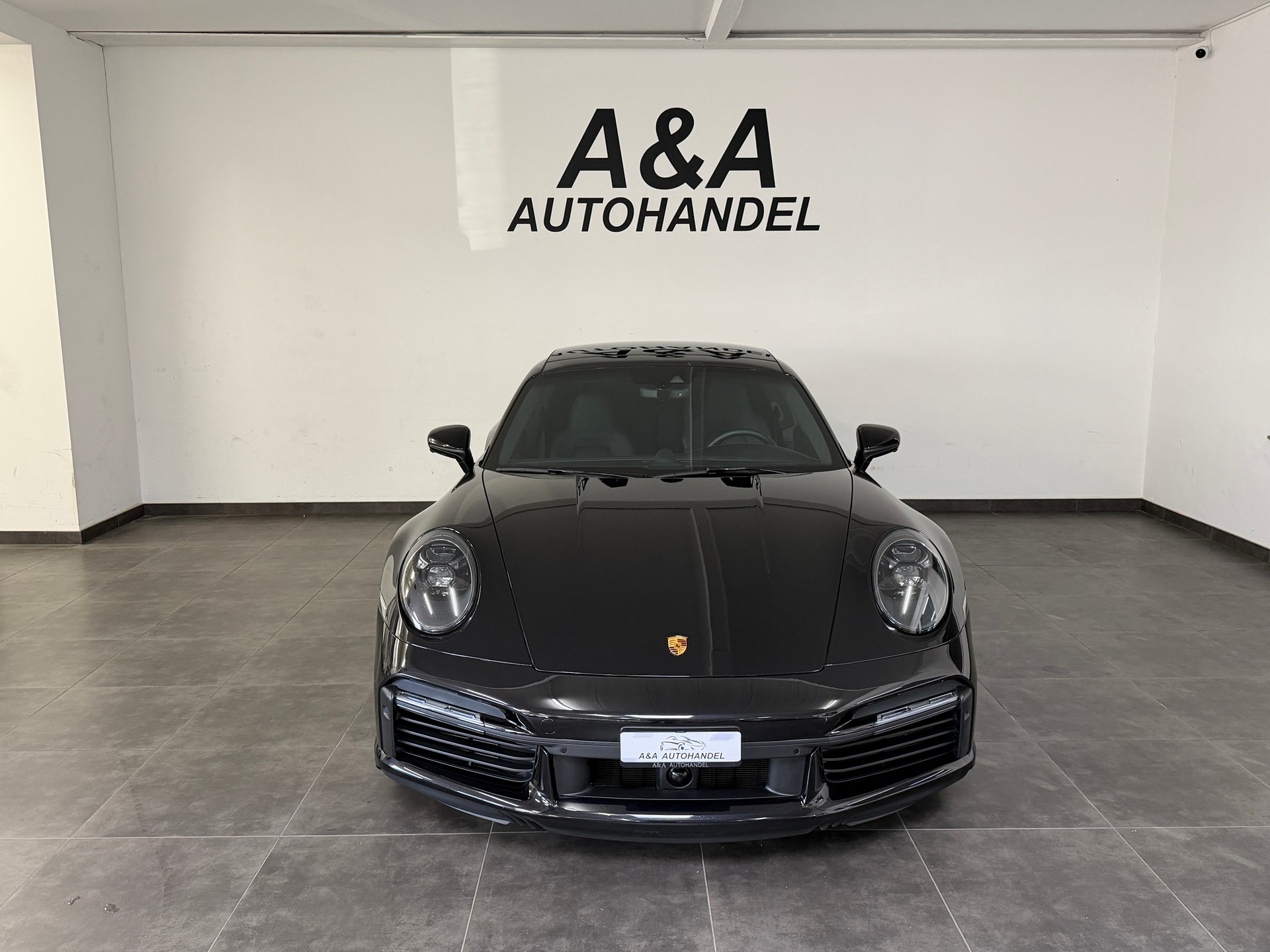 PORSCHE Turbo S-showroom-element-1