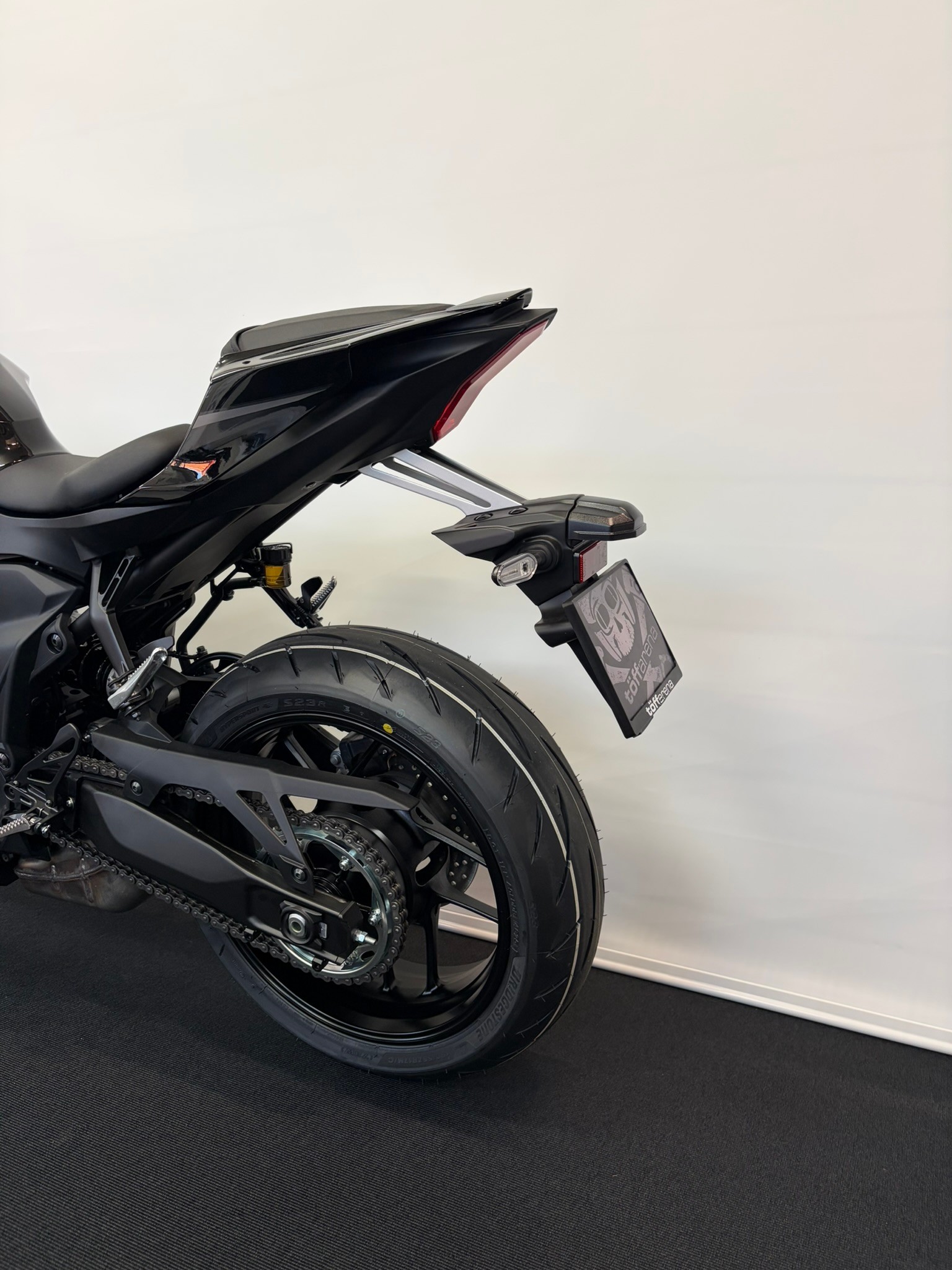 YAMAHA R7 (35KW) 2026-showroom-element-2