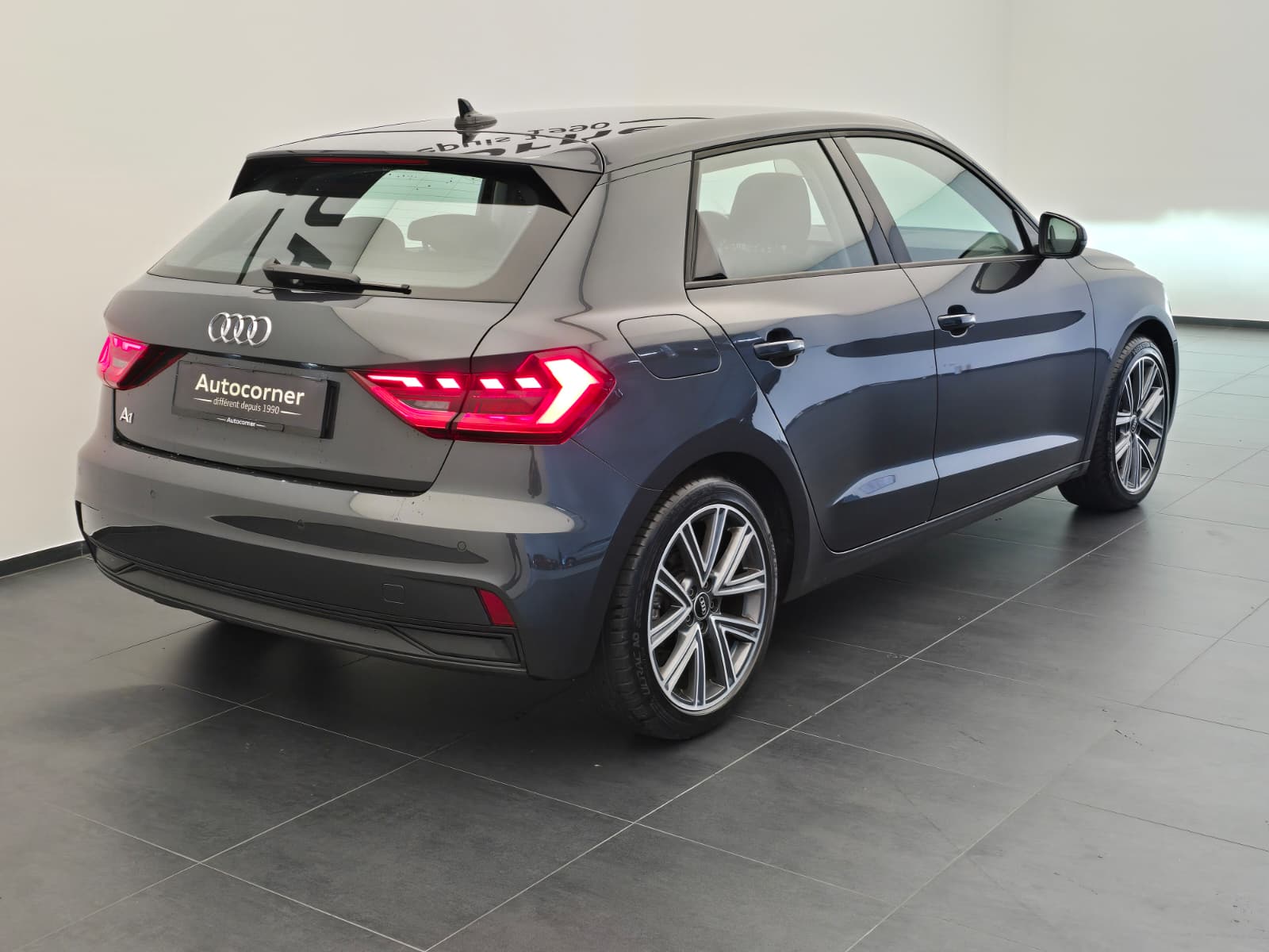 AUDI A1 Sportback 30 TFSI Attraction S-tronic-image-6