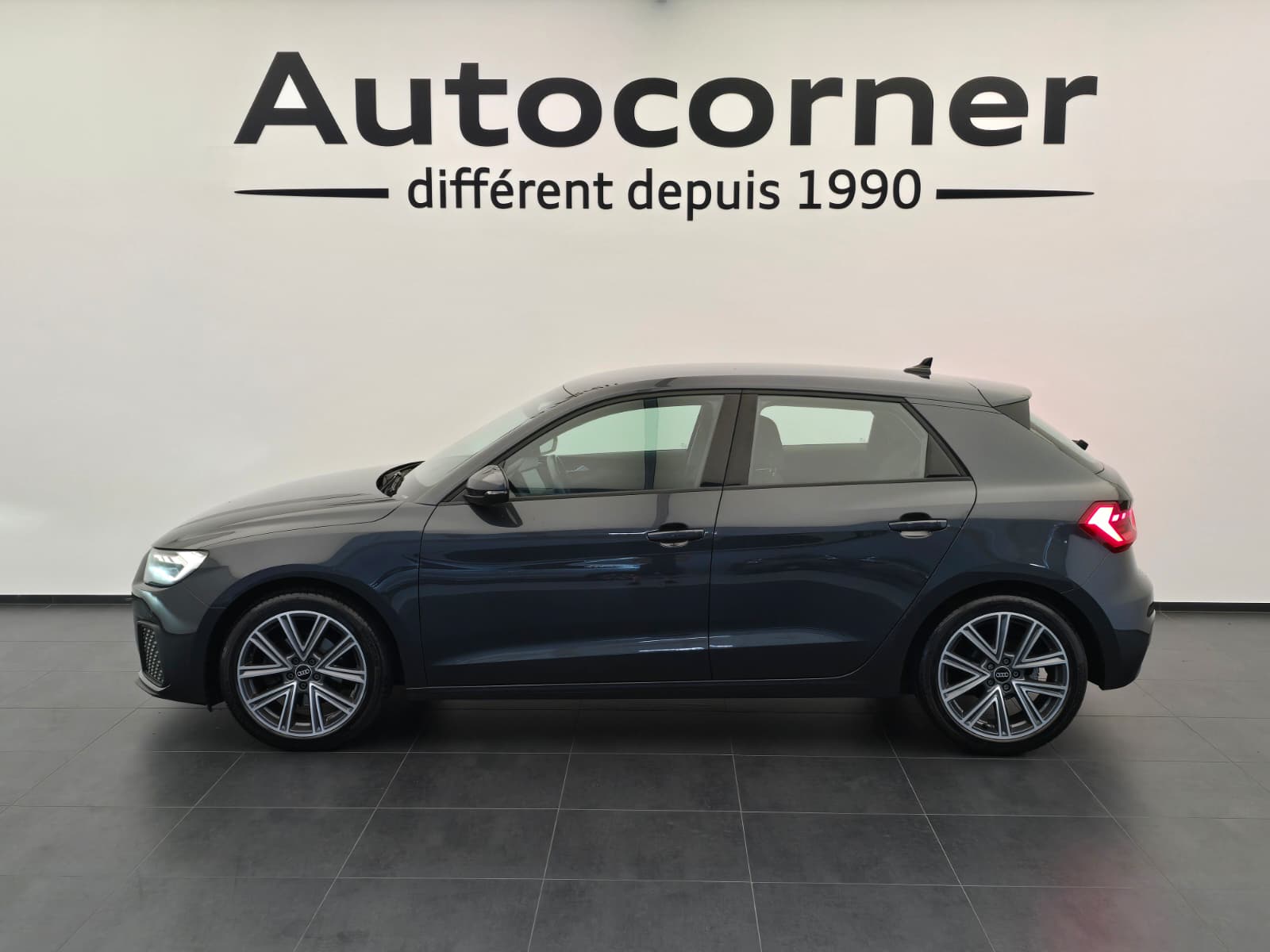 AUDI A1 Sportback 30 TFSI Attraction S-tronic-image-1