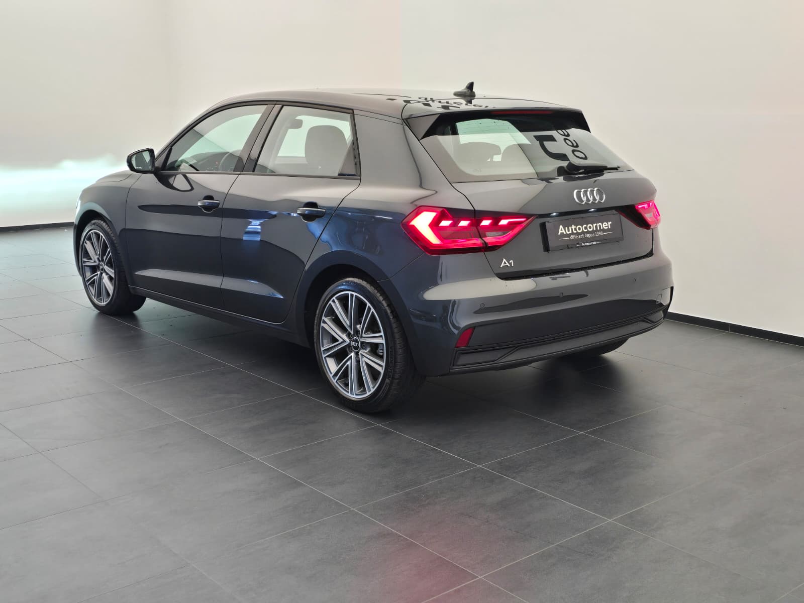 AUDI A1 Sportback 30 TFSI Attraction S-tronic-image-8