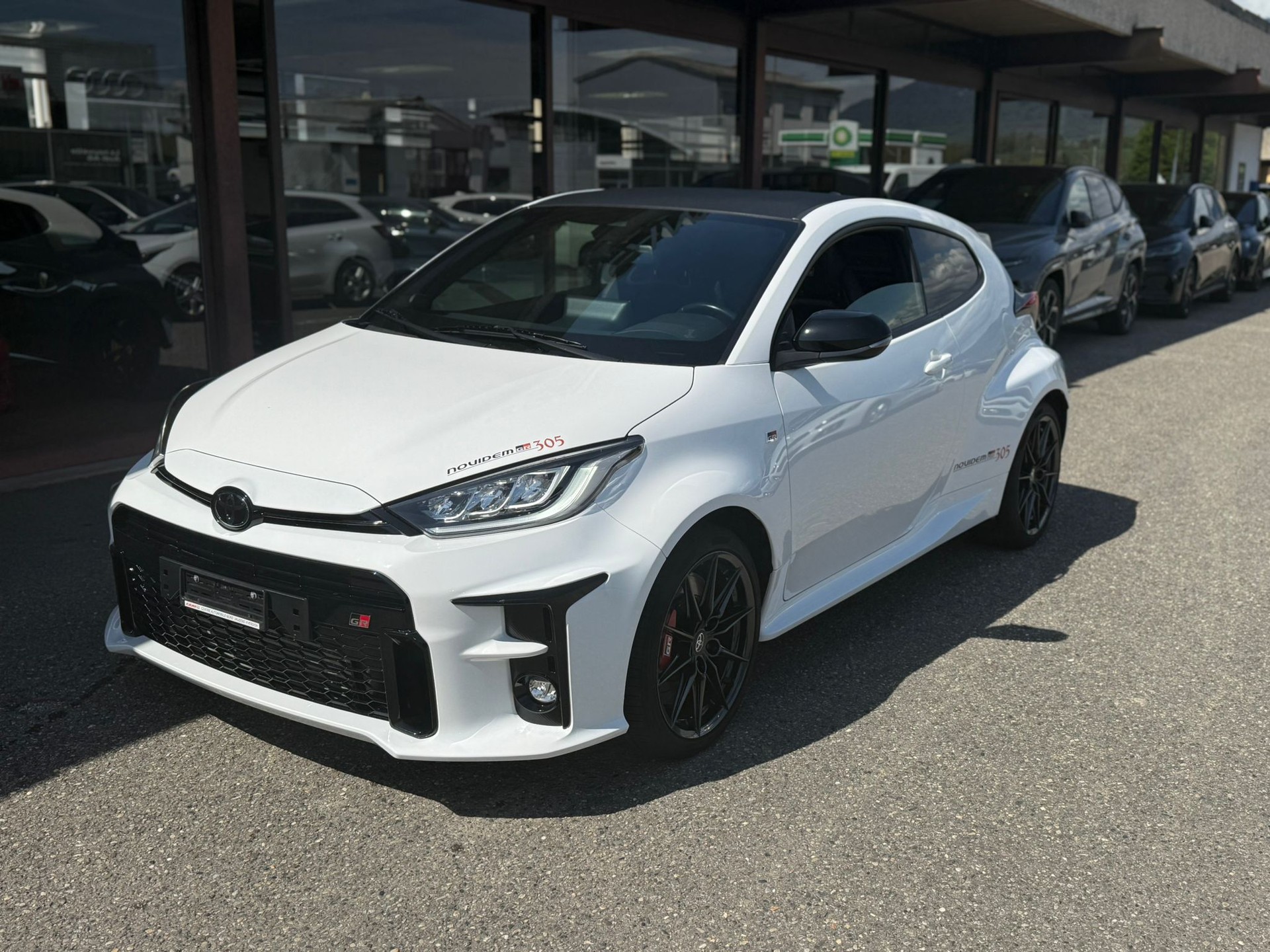 TOYOTA Yaris 1.6 GR Sport-image-1