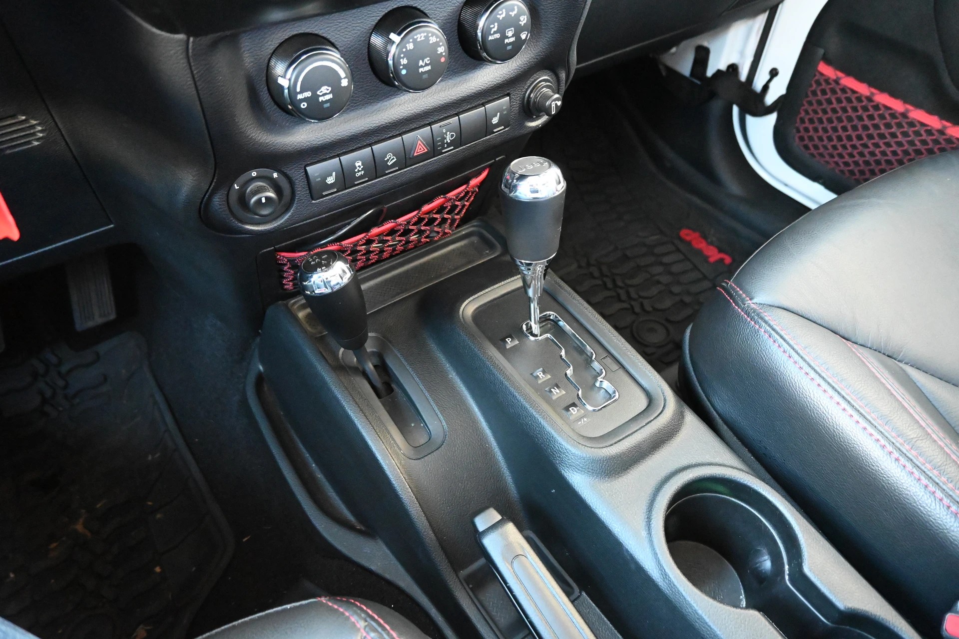 JEEP Wrangler 2.8CRD Unlimited Rubicon Recon Automat 4X4 200PS + AHK 2200kg + Frisch ab MFK 06.2026-image-20