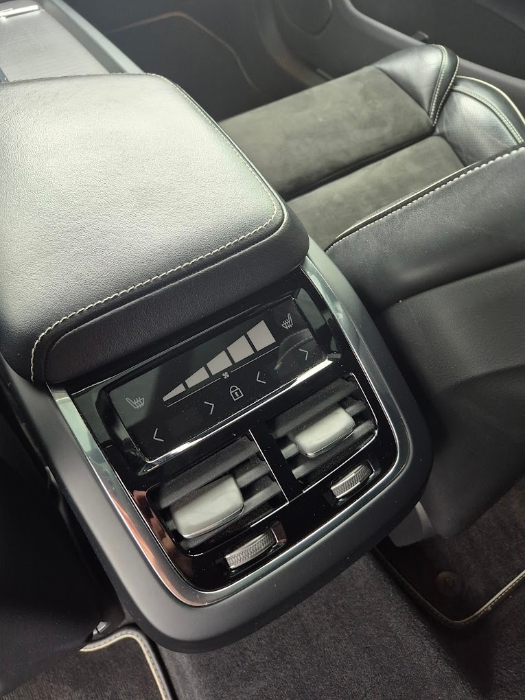 VOLVO XC60 T6 AWD R-Design Geartronic-image-14