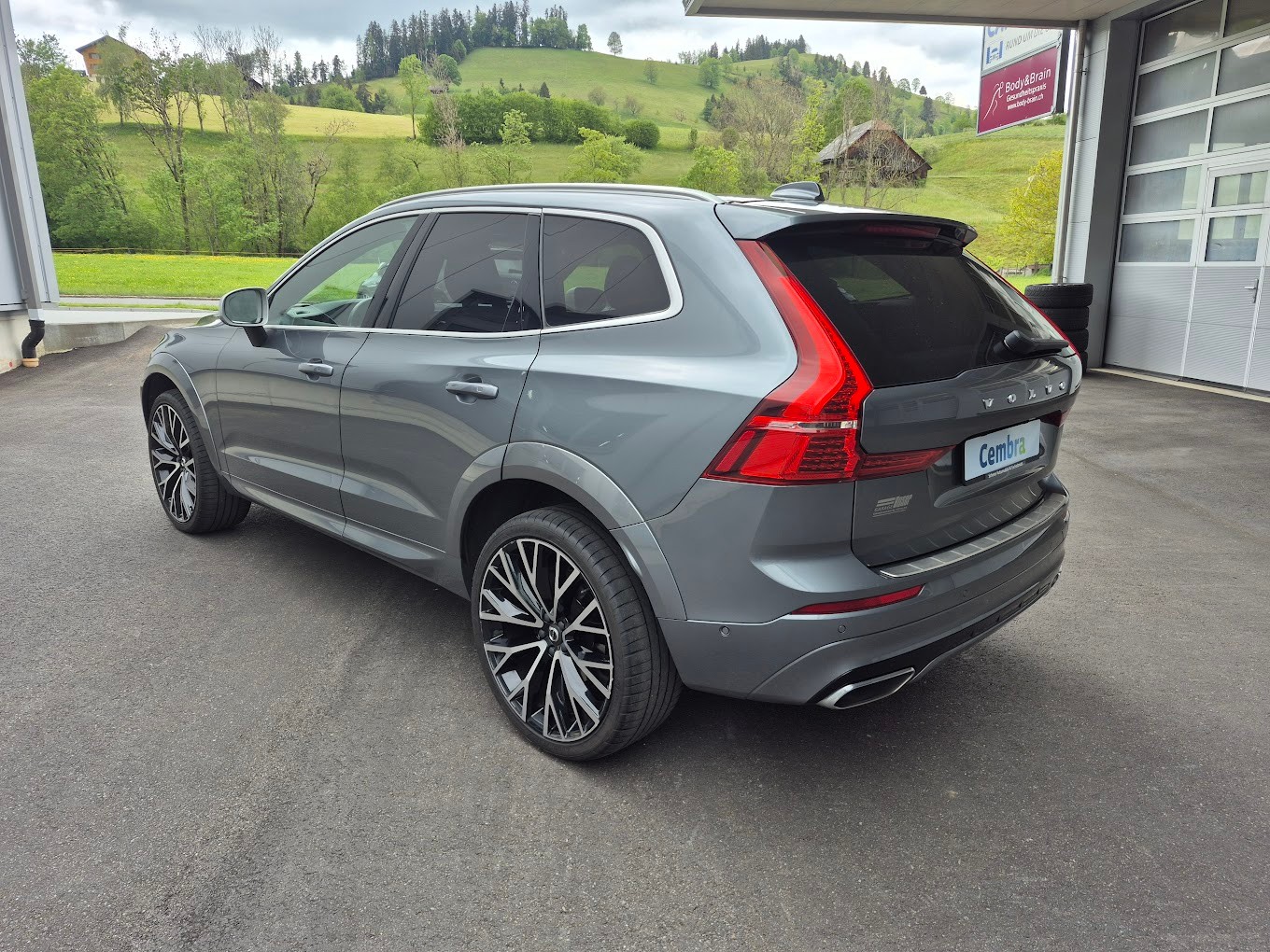 VOLVO XC60 T6 AWD R-Design Geartronic-image-2