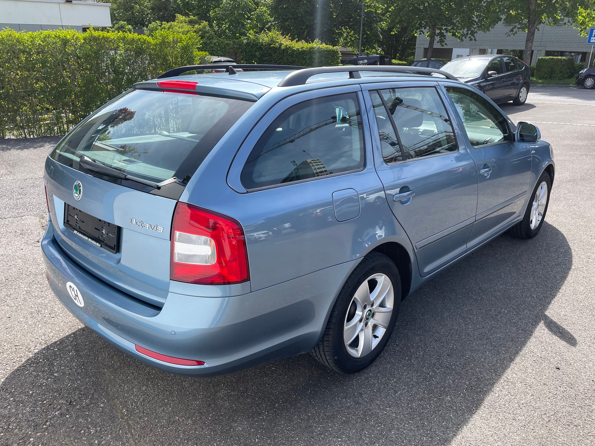 SKODA Octavia Combi 2.0 TDI Arosa 4x4 DSG-image-3