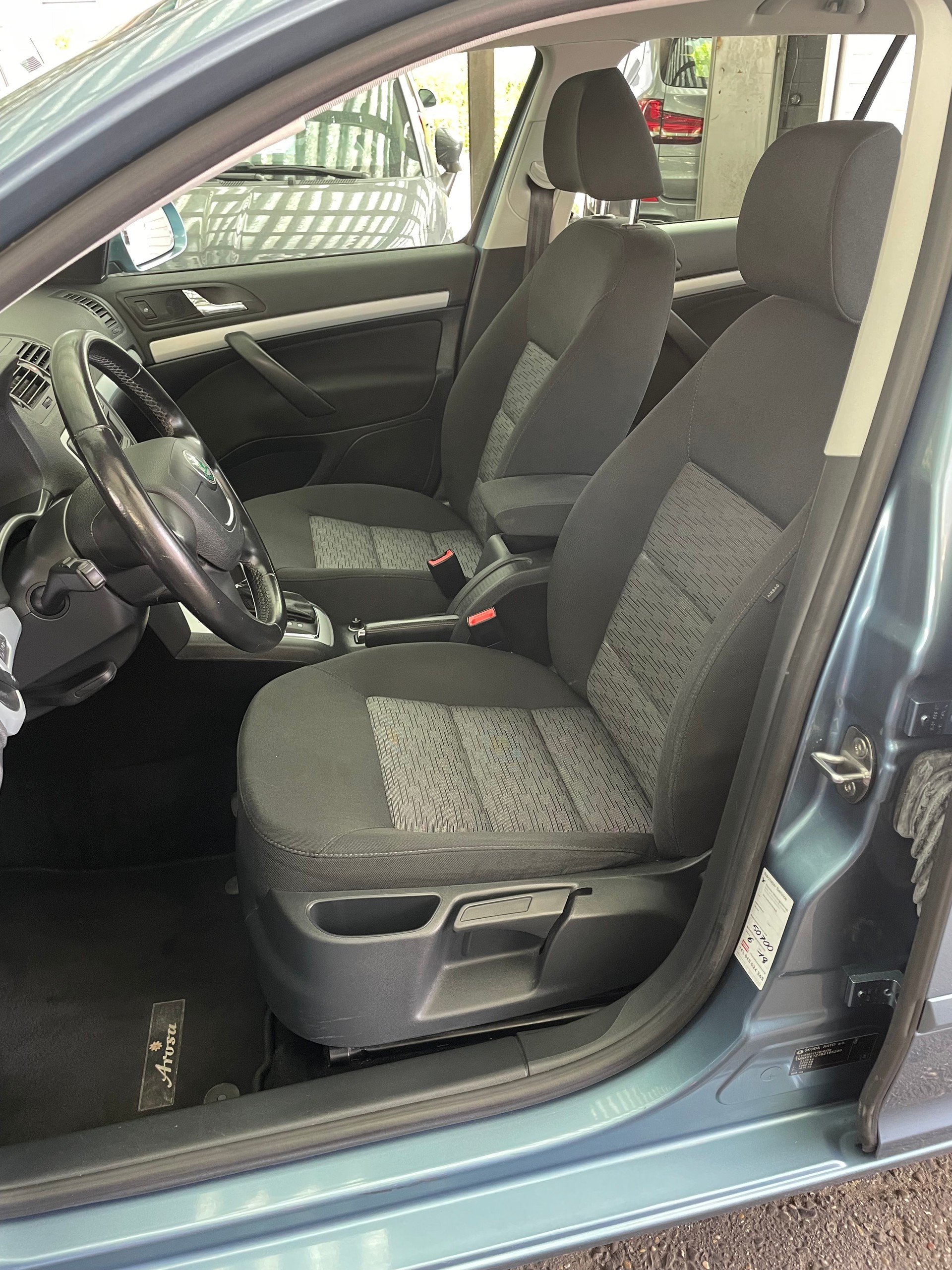 SKODA Octavia Combi 2.0 TDI Arosa 4x4 DSG-image-7