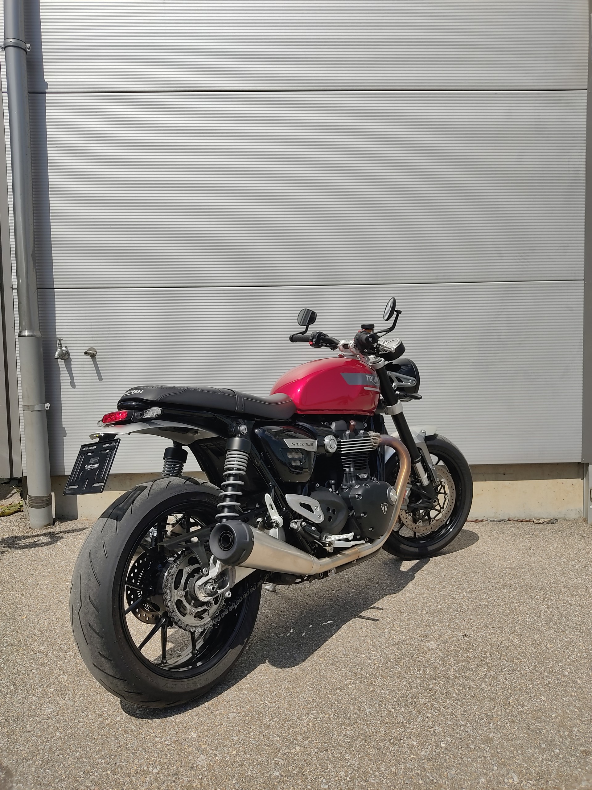 TRIUMPH Speed Twin 1200-showroom-element-2