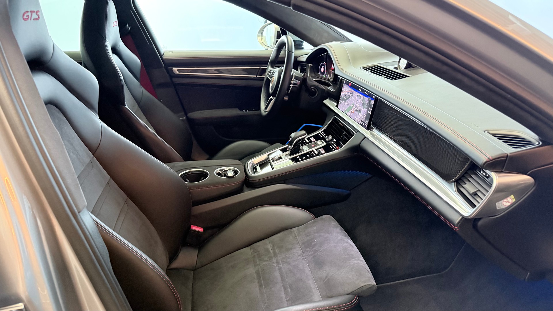 PORSCHE Panamera Sport Turismo 4.0 V8 GTS-image-23