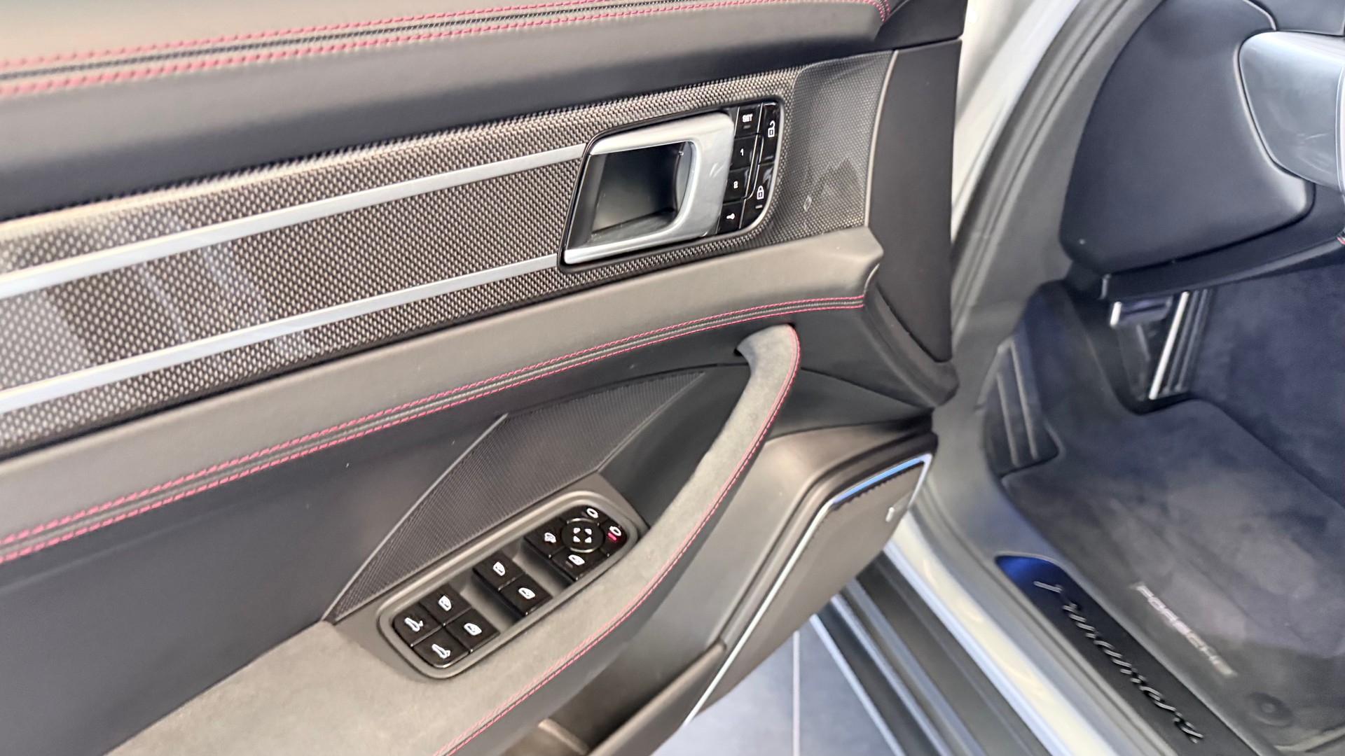 PORSCHE Panamera Sport Turismo 4.0 V8 GTS-image-10