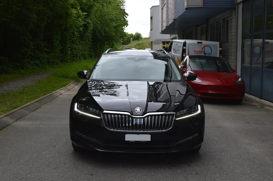 SKODA Superb Combi 2.0 TDi Ambition DSG-image-1