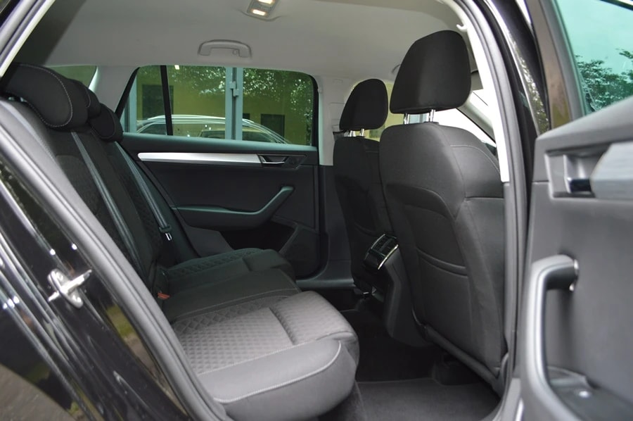 SKODA Superb Combi 2.0 TDi Ambition DSG-image-7