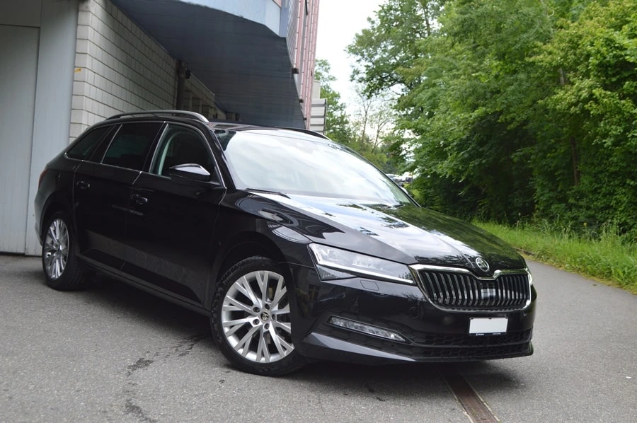 SKODA Superb Combi 2.0 TDi Ambition DSG-image-0