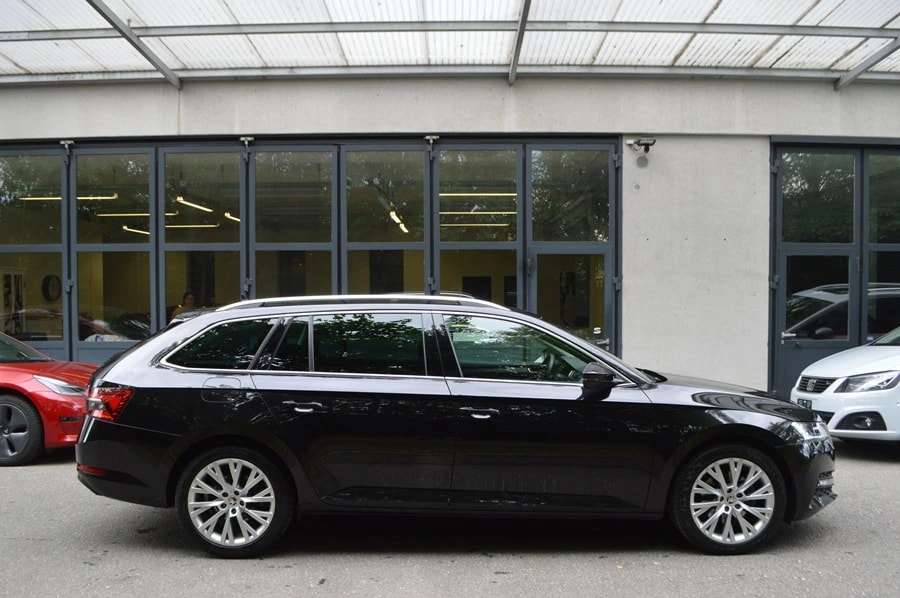 SKODA Superb Combi 2.0 TDi Ambition DSG-image-2