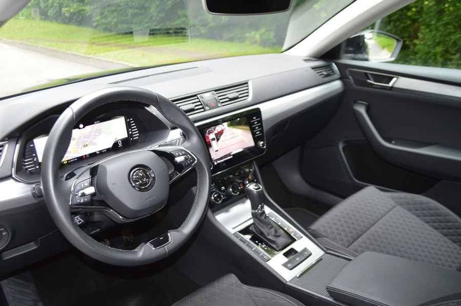 SKODA Superb Combi 2.0 TDi Ambition DSG-image-4