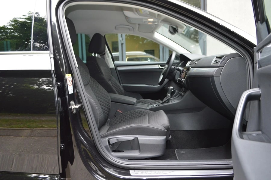 SKODA Superb Combi 2.0 TDi Ambition DSG-image-5